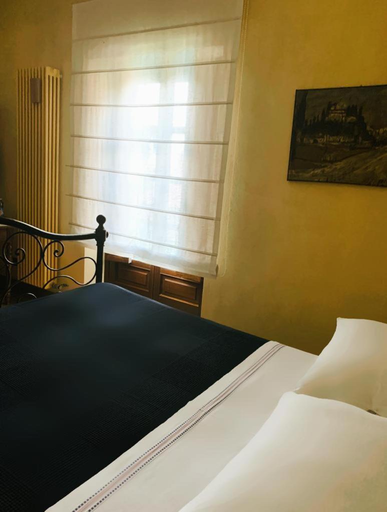 Double Room with Pool View - Photo 11