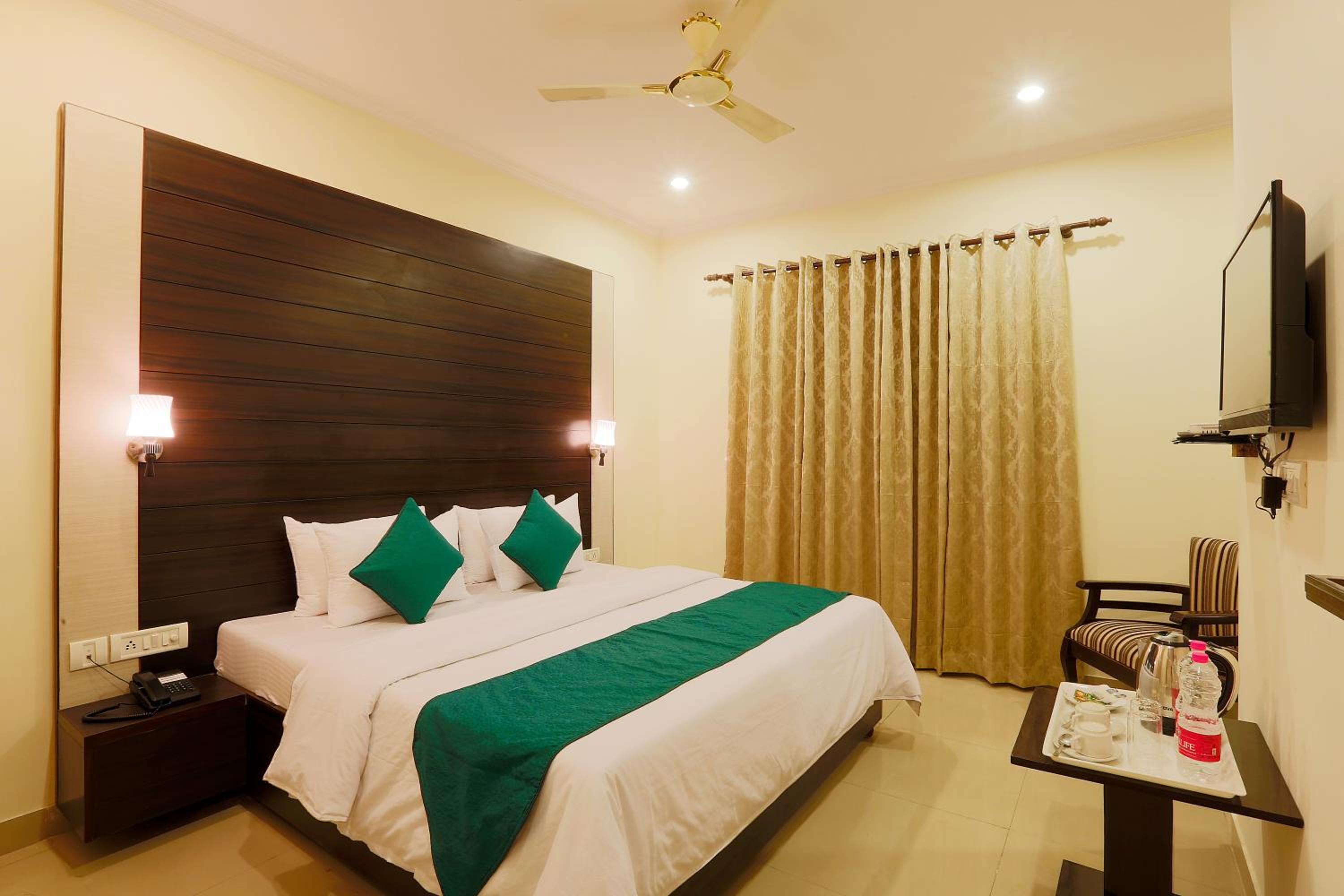 Deluxe Room - Photo 1