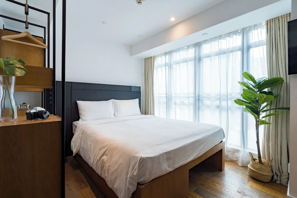 Deluxe Room, City View