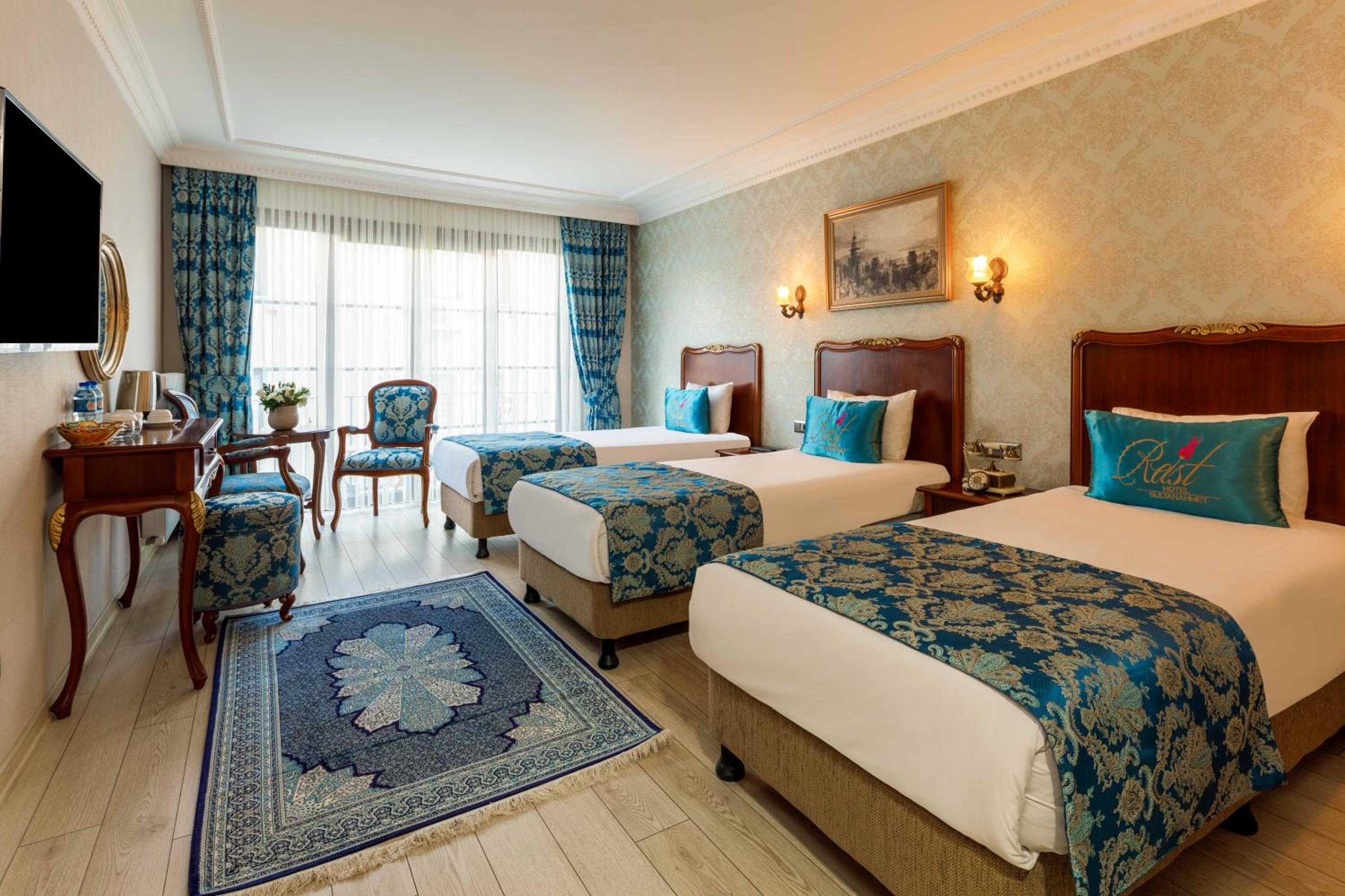 Deluxe Triple Room with Balcony photo 1