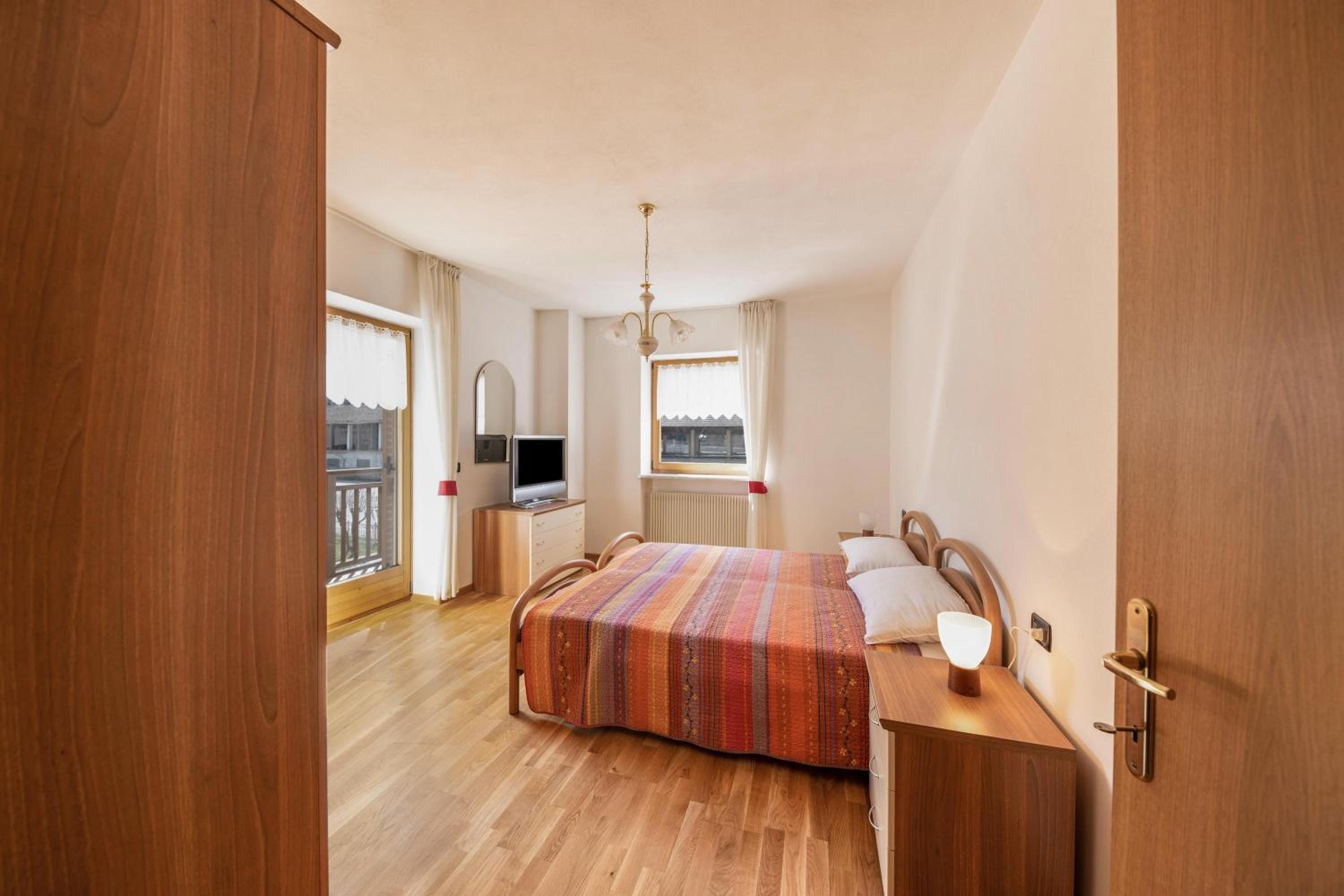 Two-Bedroom Deluxe Apartment with Balcony