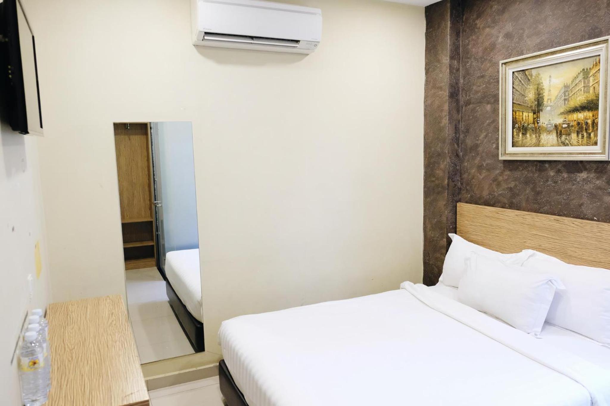 Deluxe Room with Window photo 3