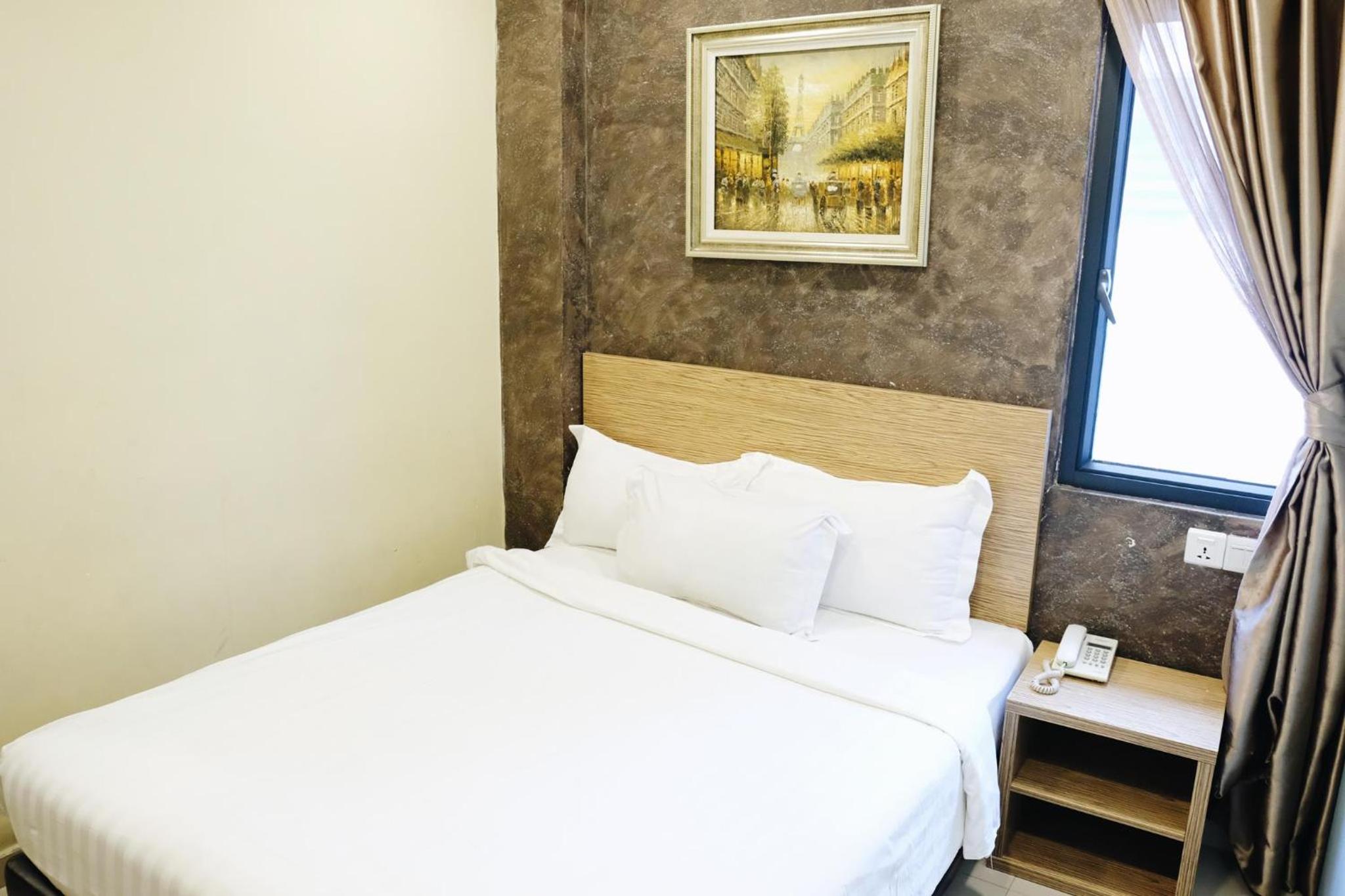 Deluxe Room with Window photo 2