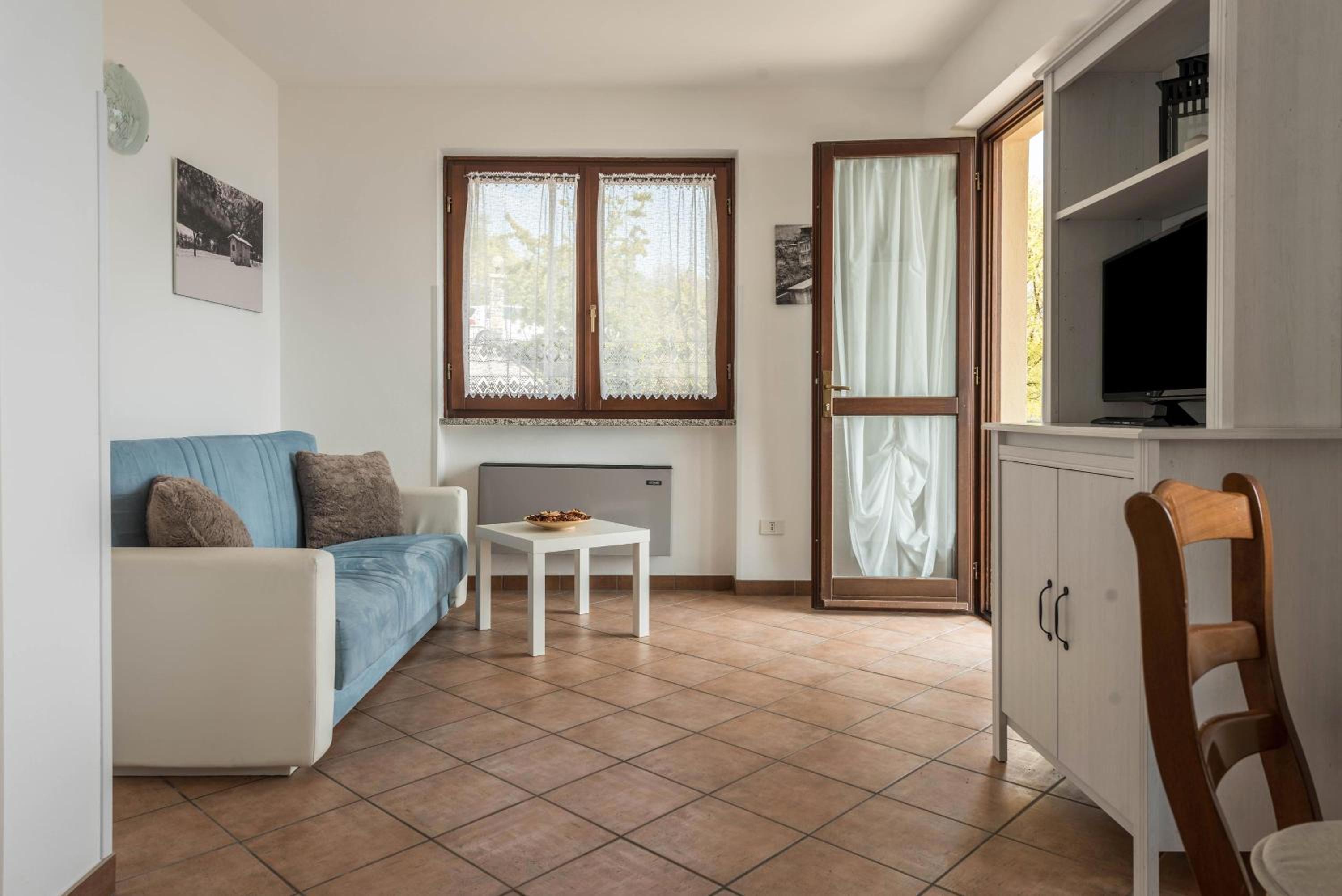 One-Bedroom Apartment with Lake View