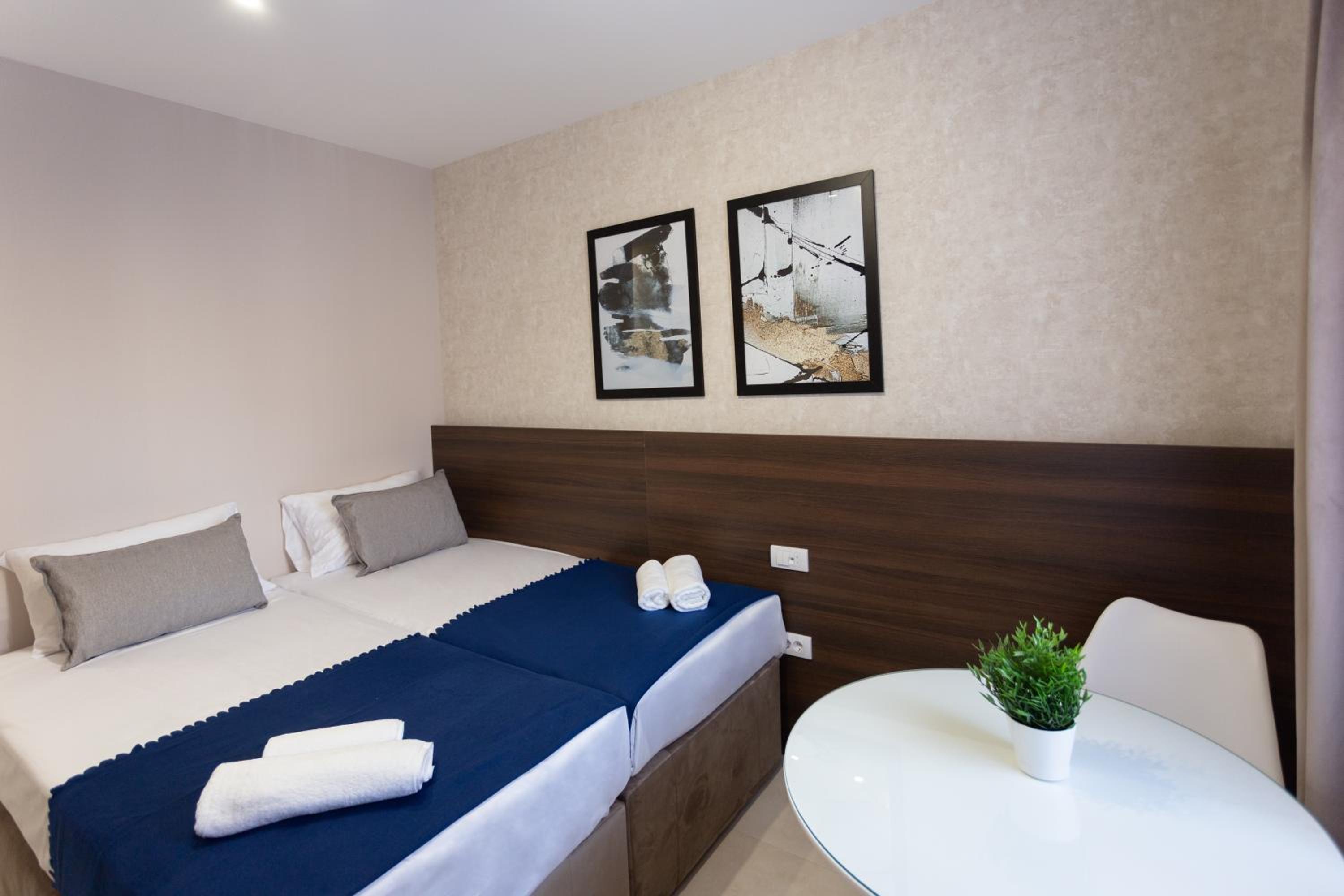 Standard Double Room - Photo 2