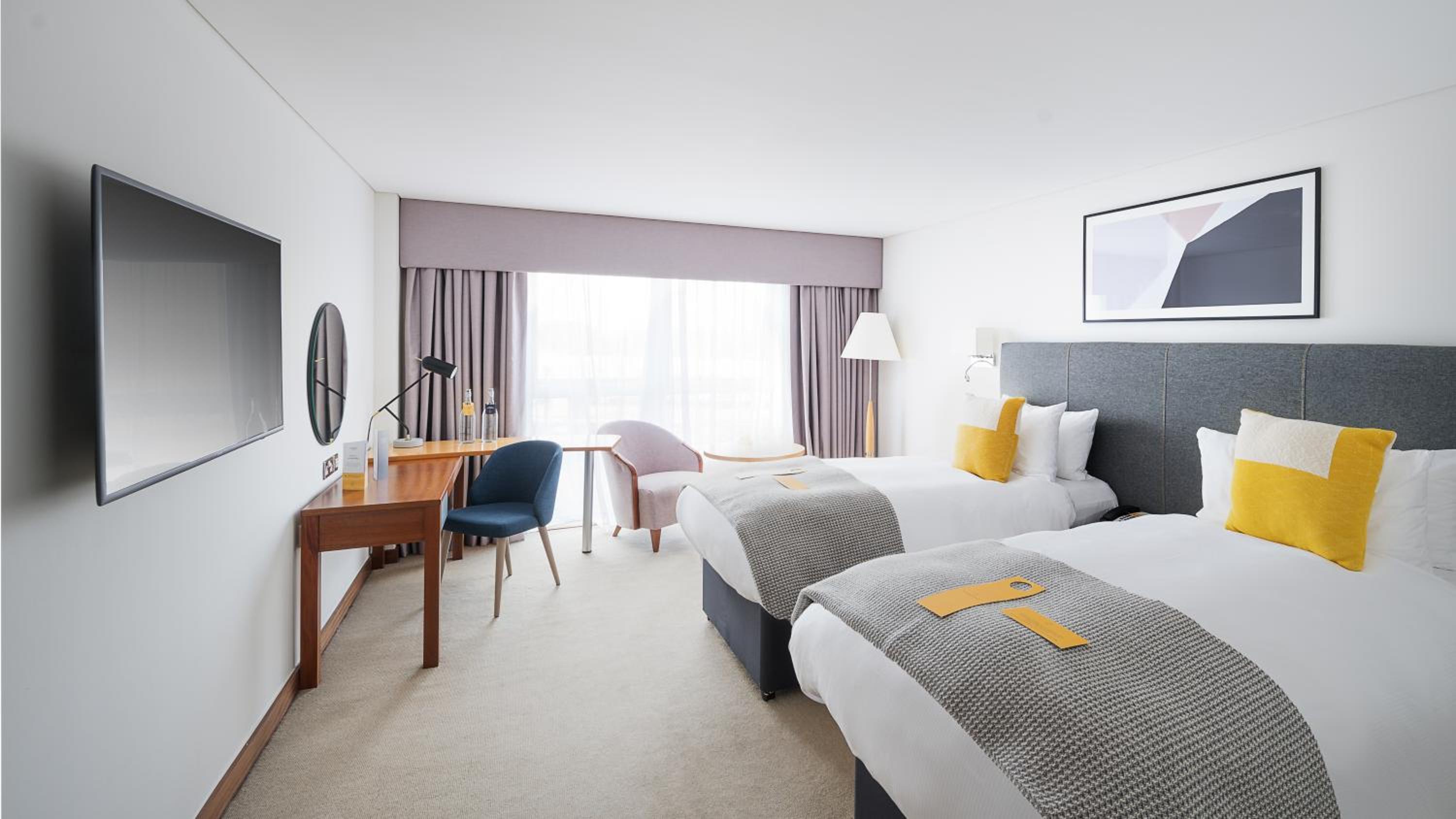Standard Twin Room - Photo 3