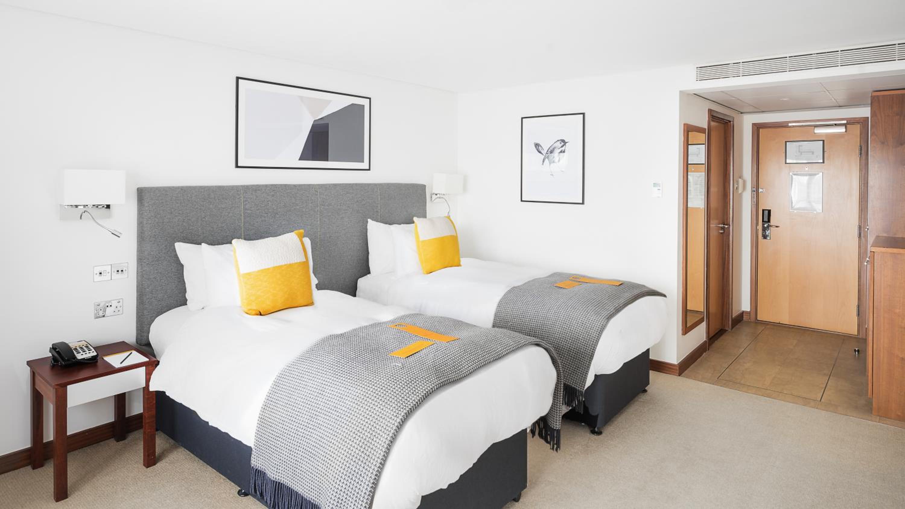 Standard Twin Room - Photo 2
