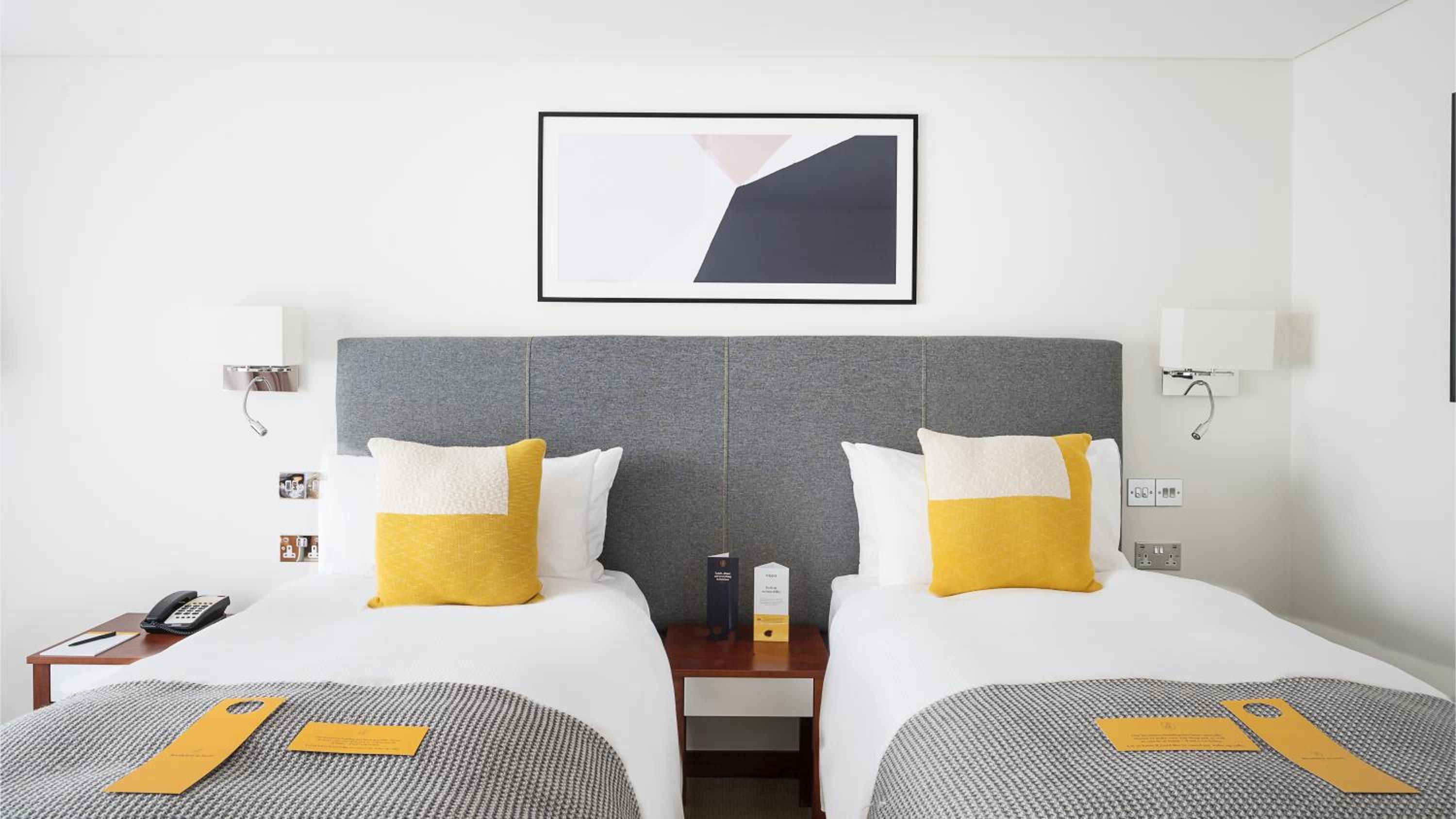 Standard Twin Room - Photo 1