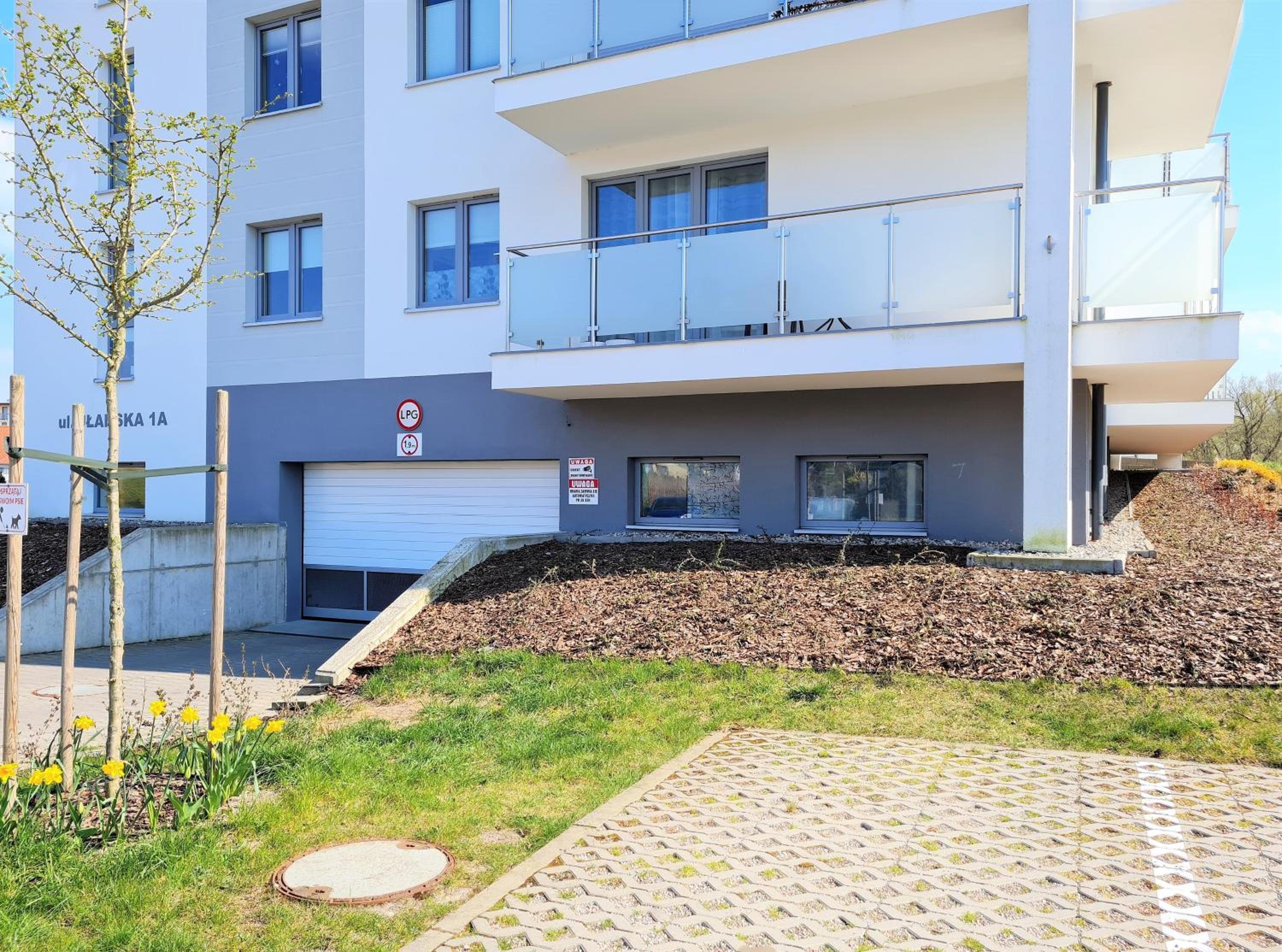 Deluxe Apartment with Balcony and Garage photo 3