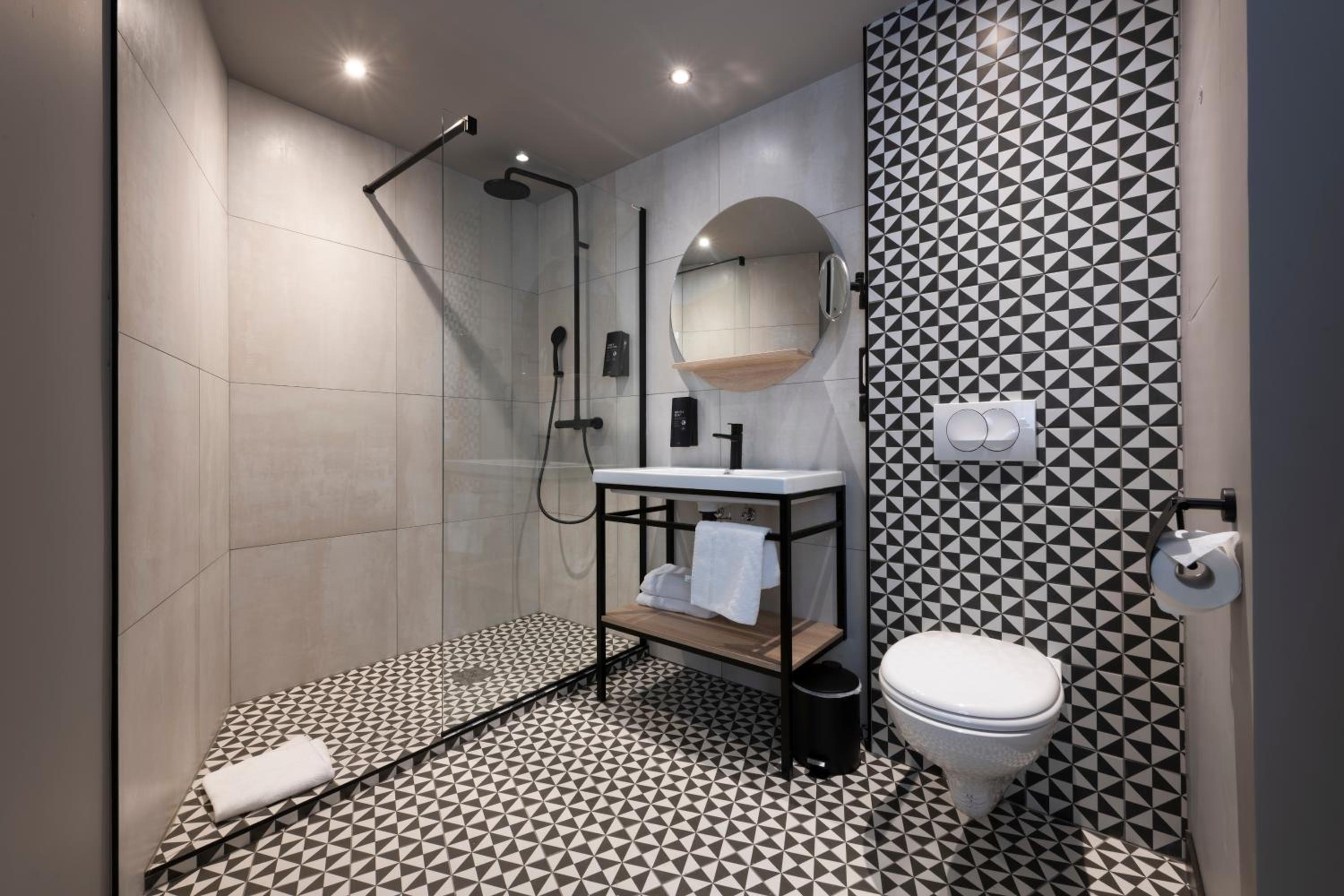 Double Studio with Kitchenette - Photo 6