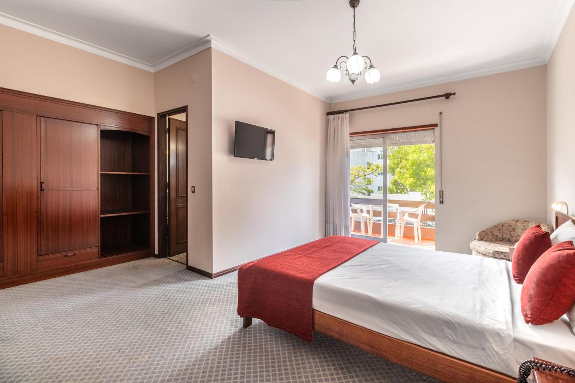 Standard Double Room - Photo 11