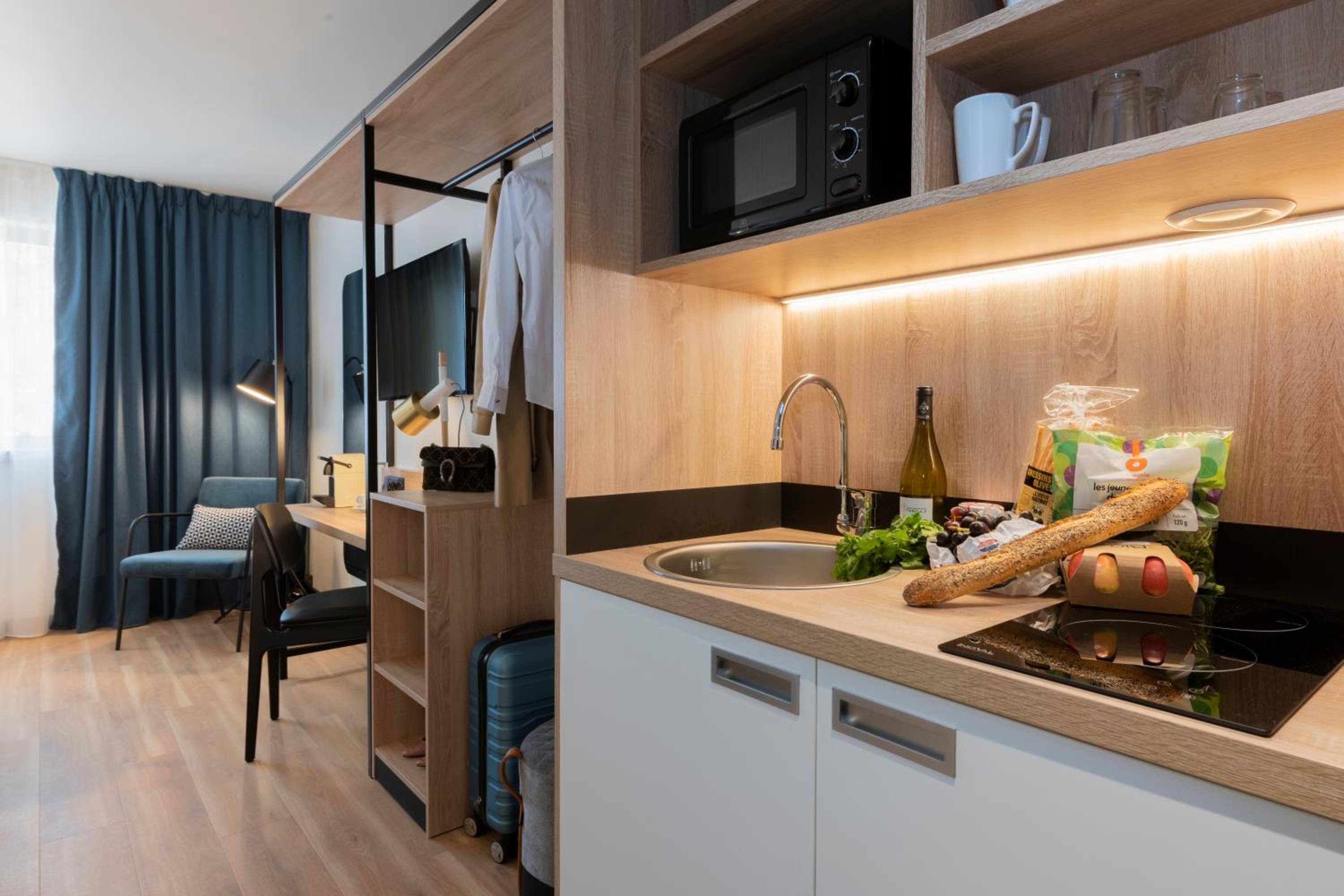 Double Studio with Kitchenette - Photo 7