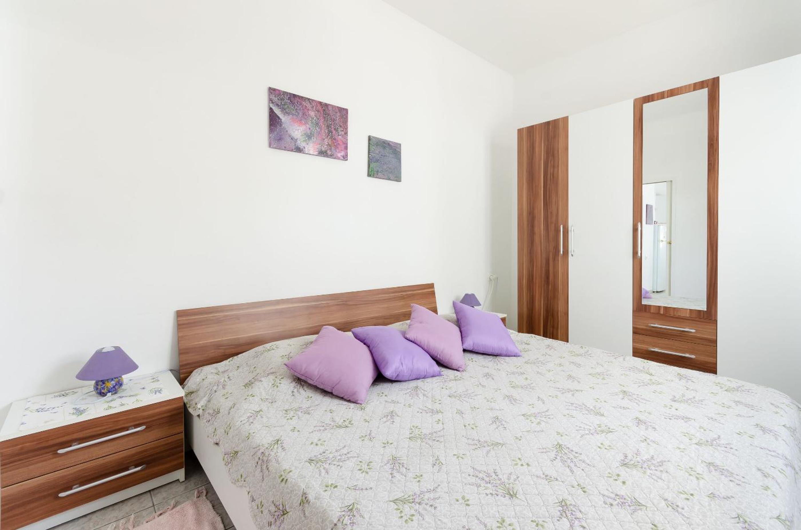 One-Bedroom Apartment photo 3