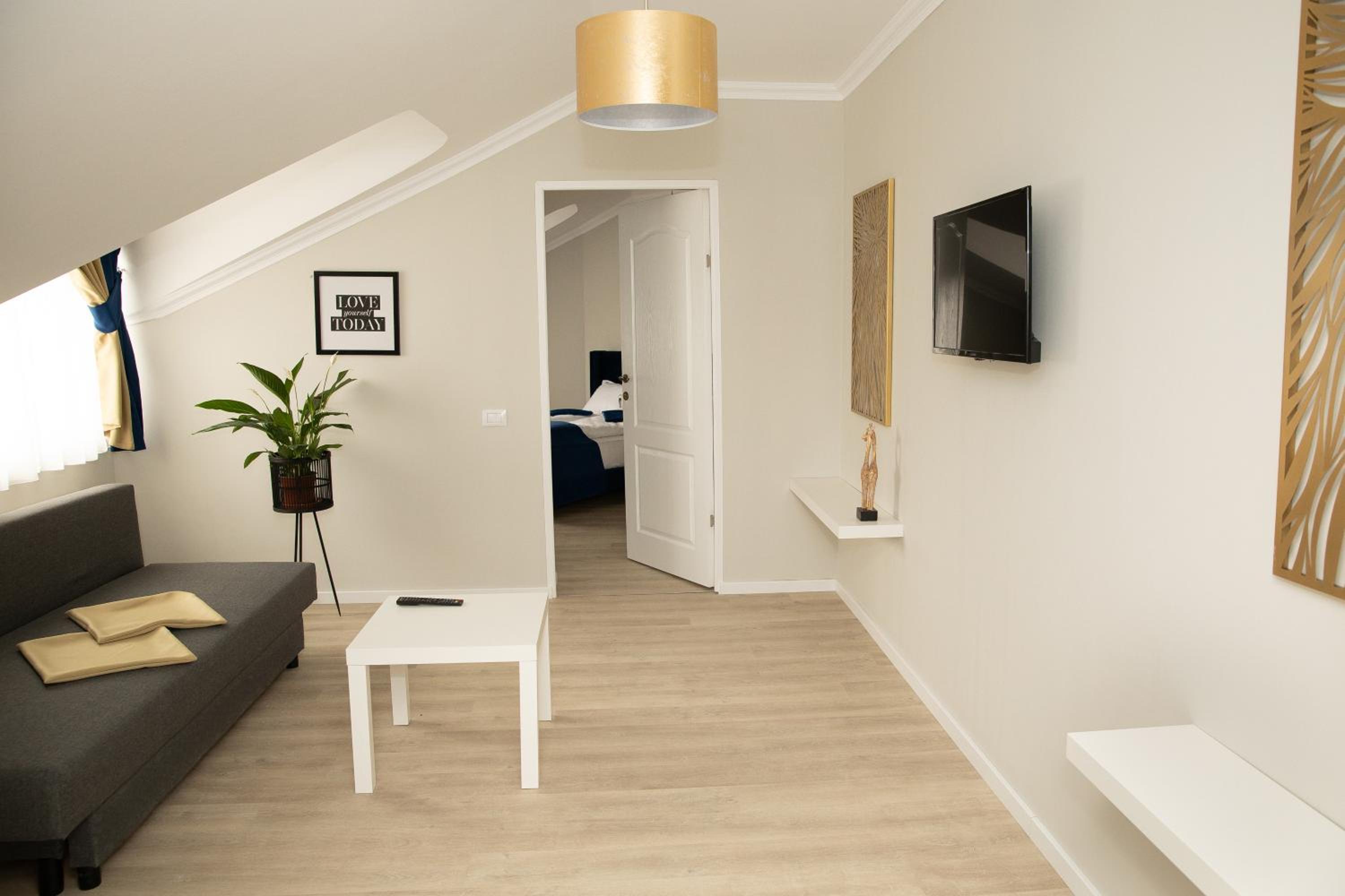 One-Bedroom Apartment photo 1