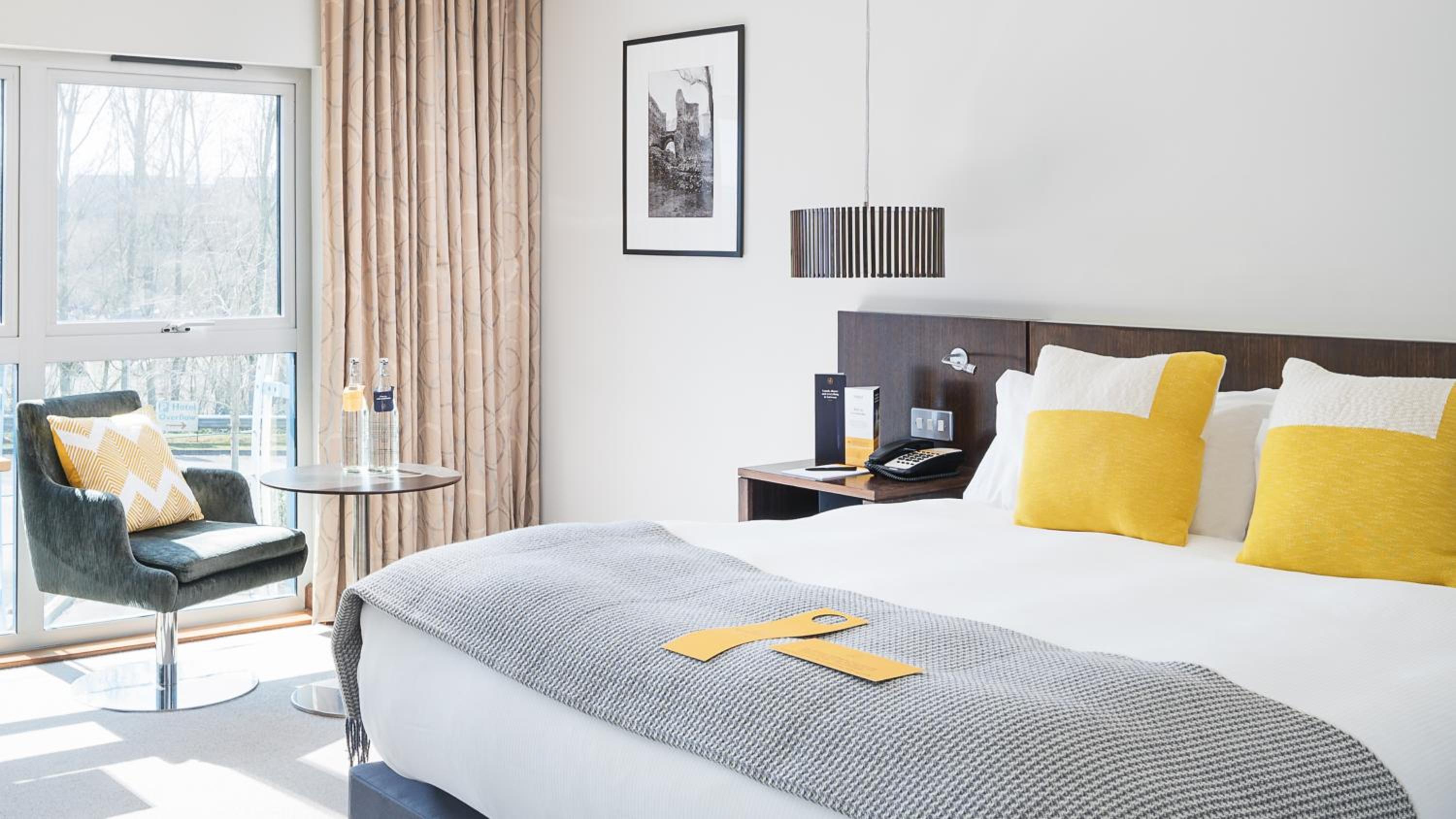Premium King Room - Photo 10