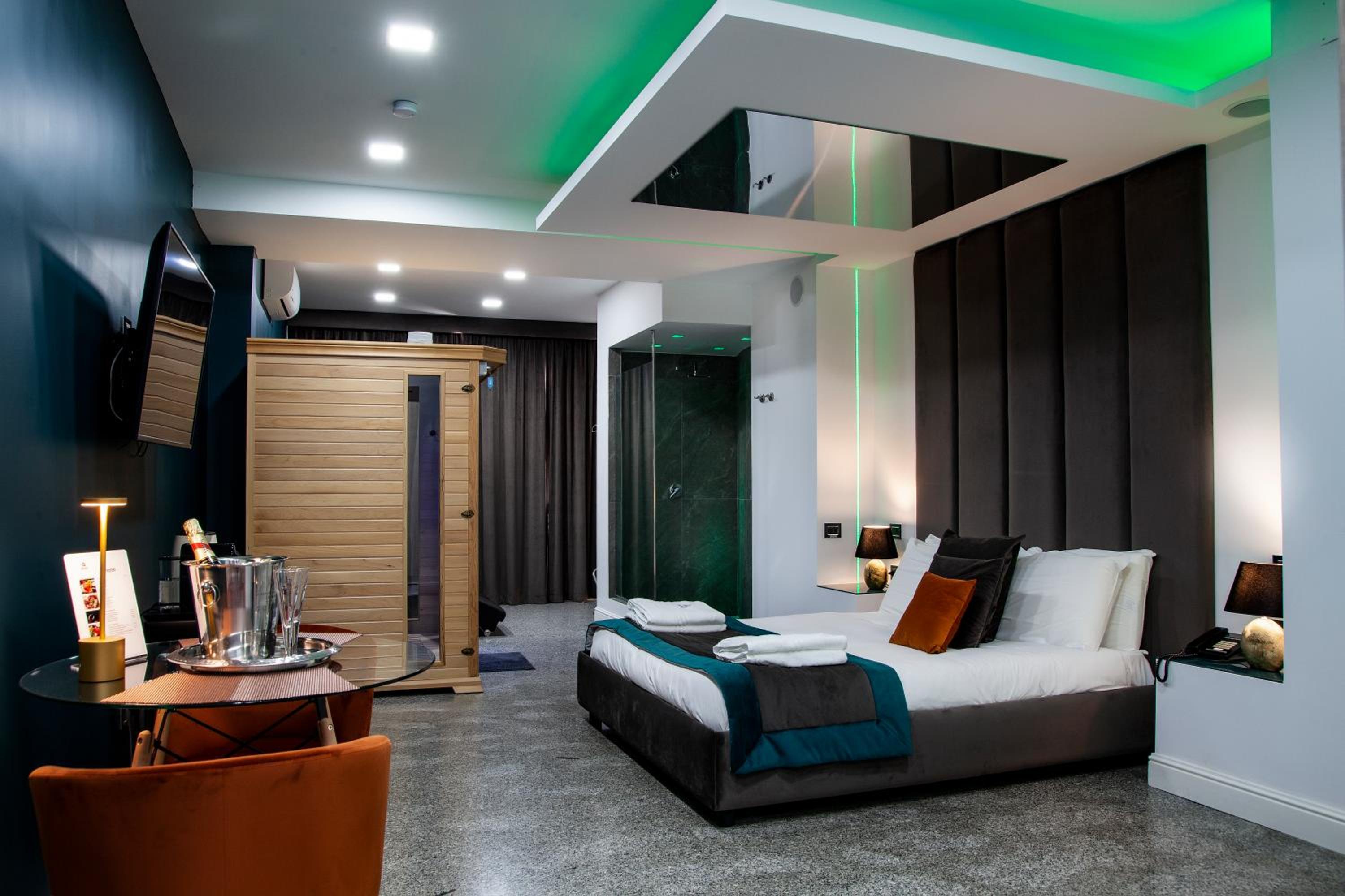 King Room with Spa Bath