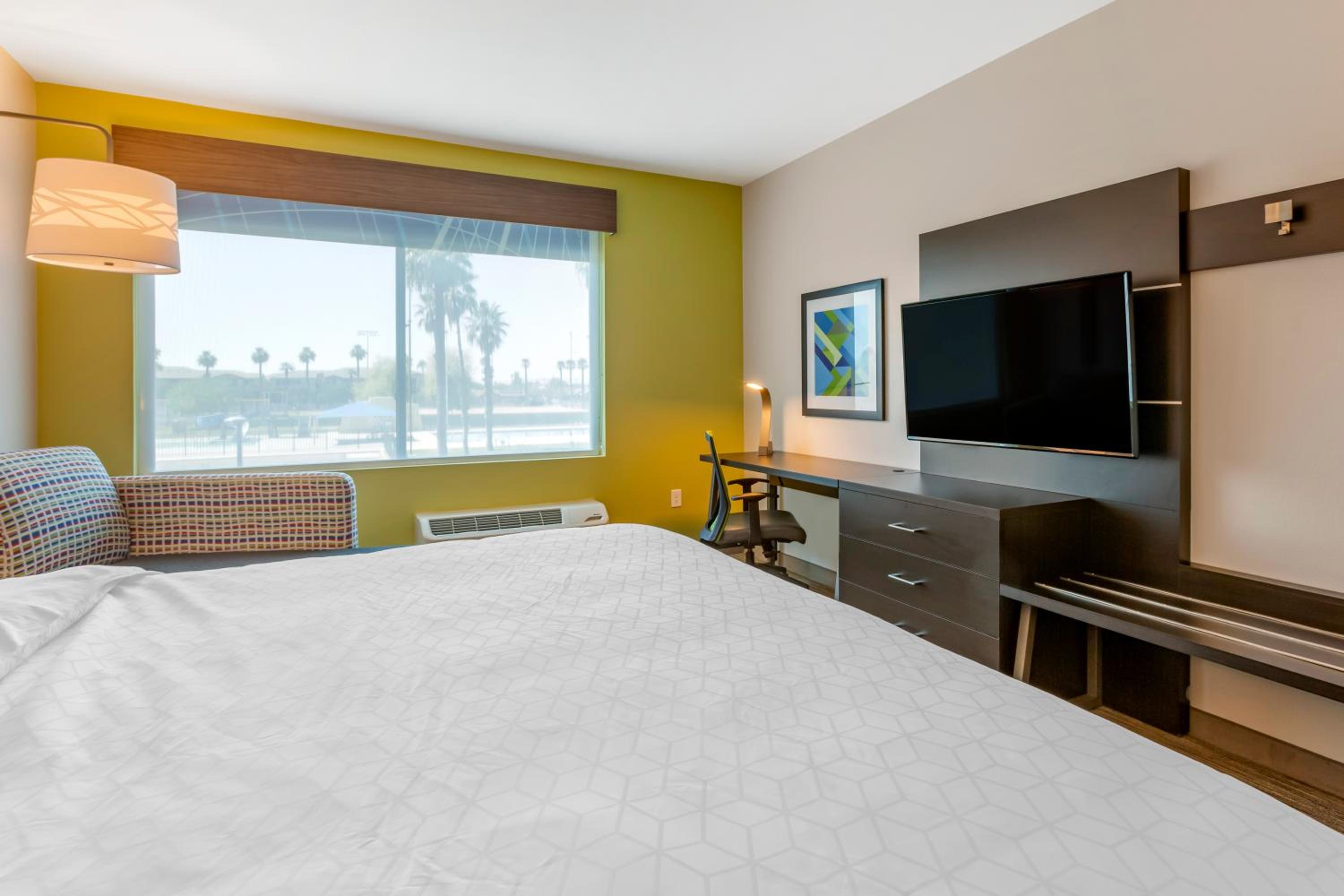 Standard King Room - Photo 6