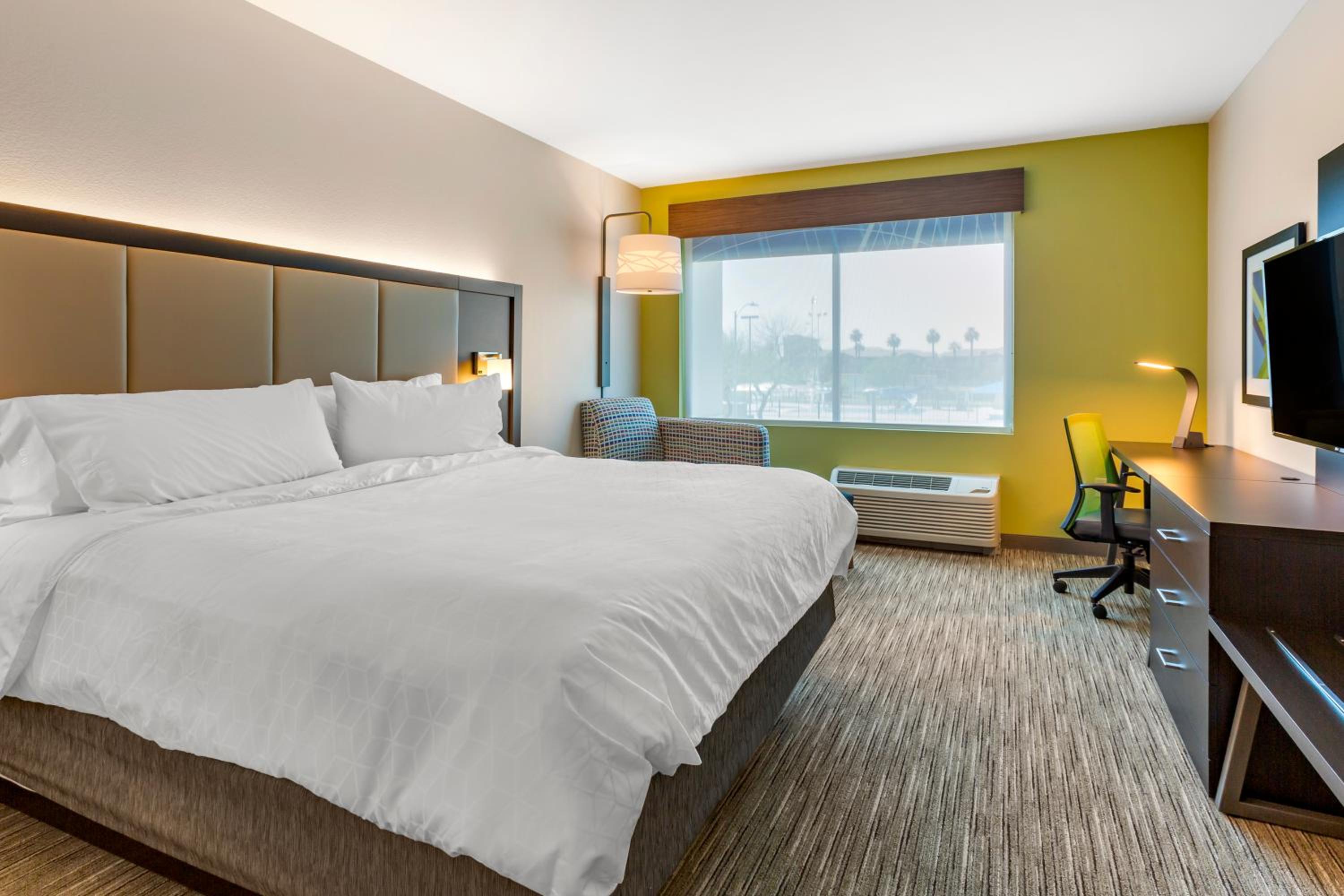 Standard King Room - Photo 2