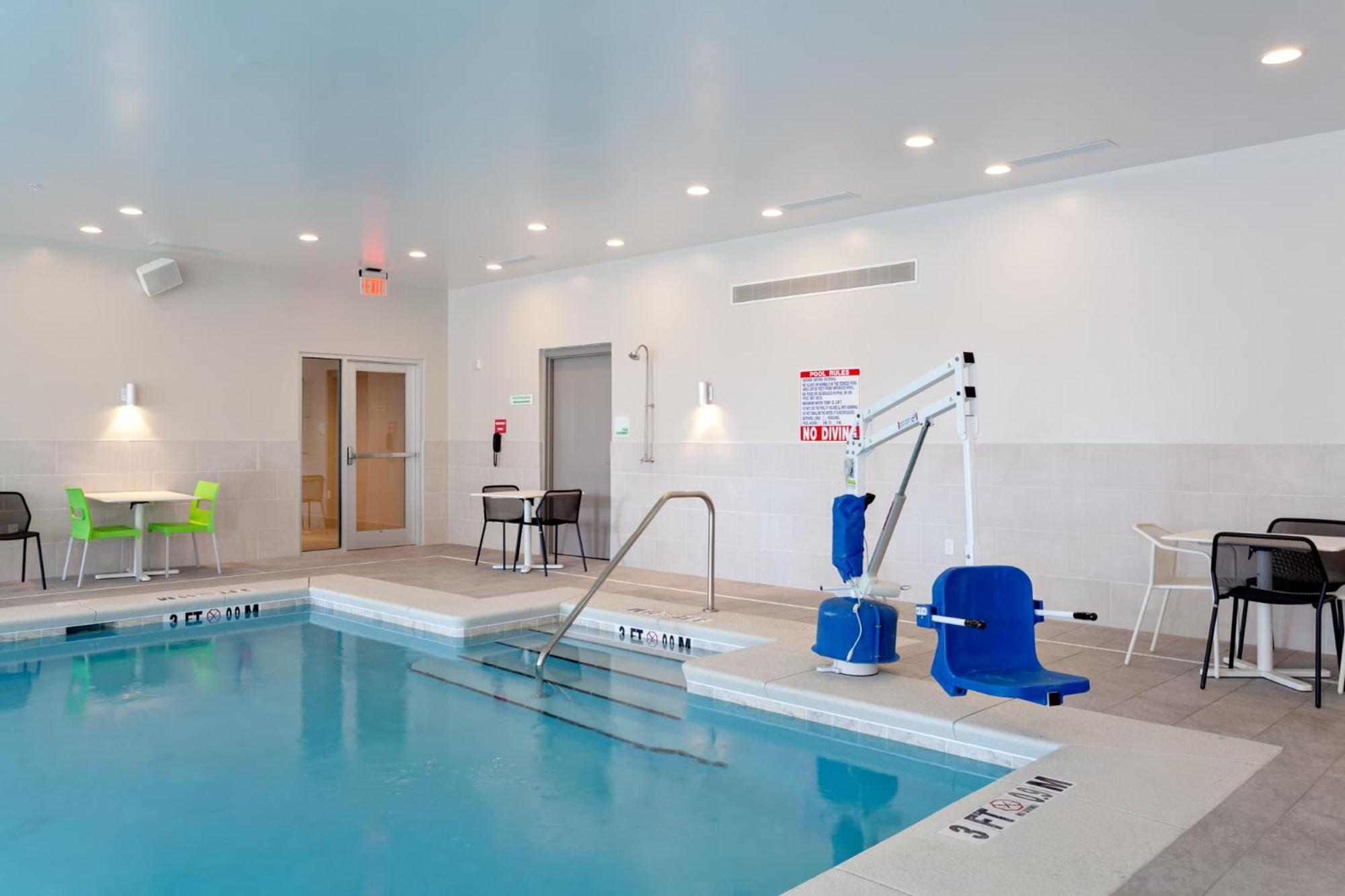 King Room - Mobility Access Tub - Non-Smoking