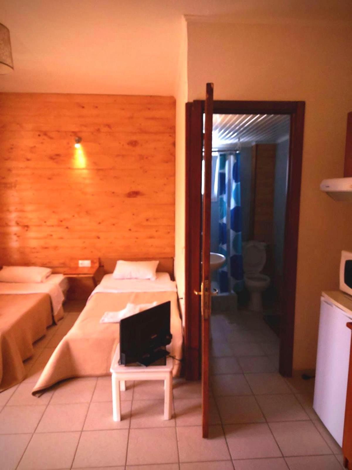 Budget Twin Room - Photo 2
