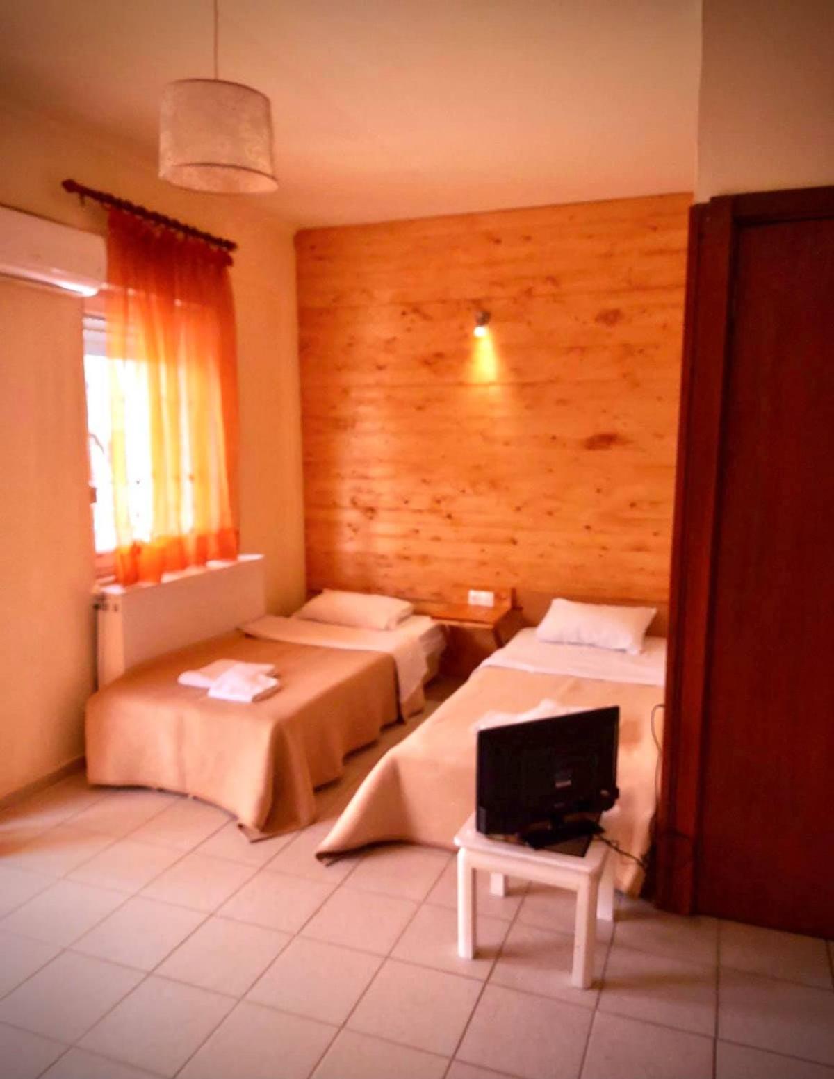 Budget Twin Room - Photo 3