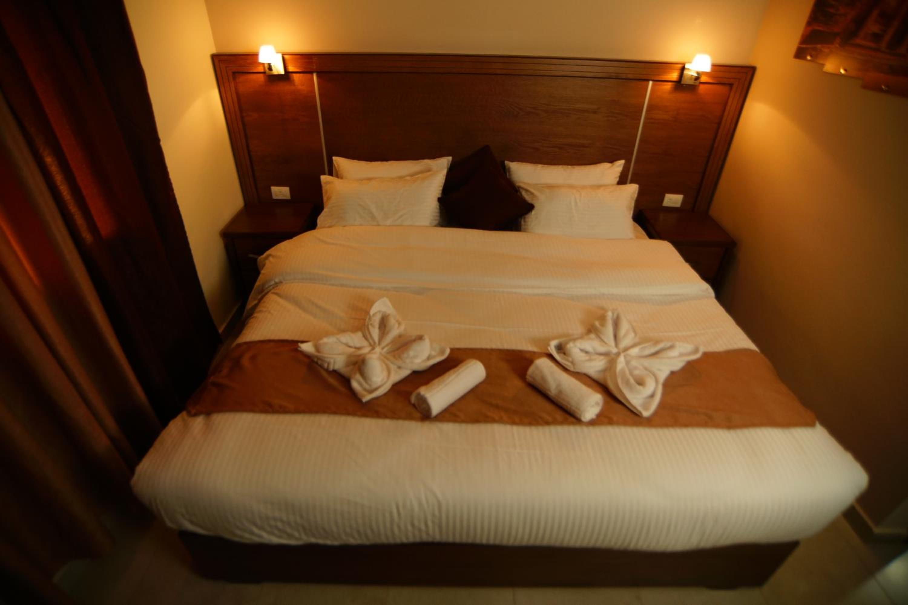 Deluxe Double Room - Photo 8