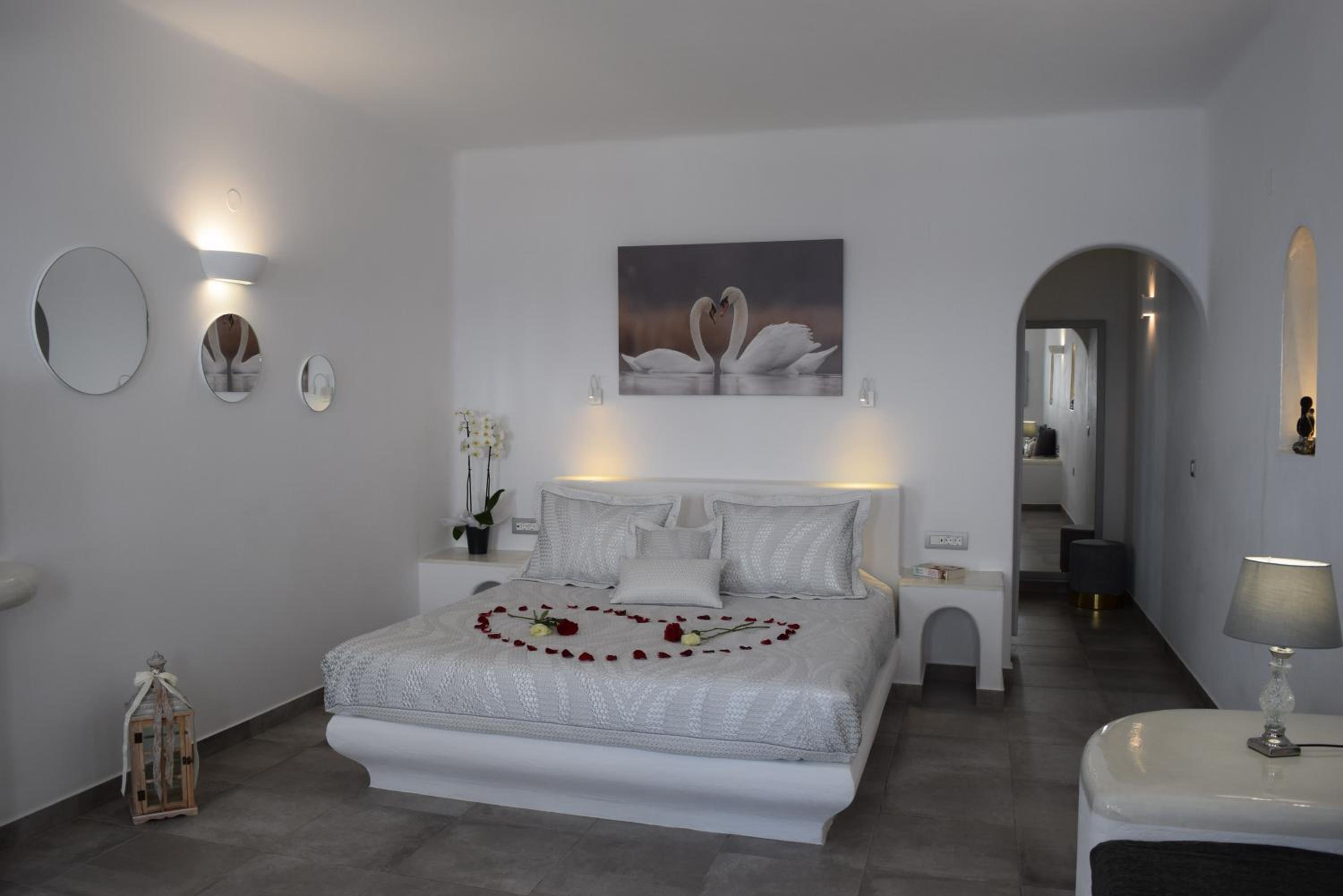 Honeymoon suite with outdoor heated jacuzzi - Photo 5