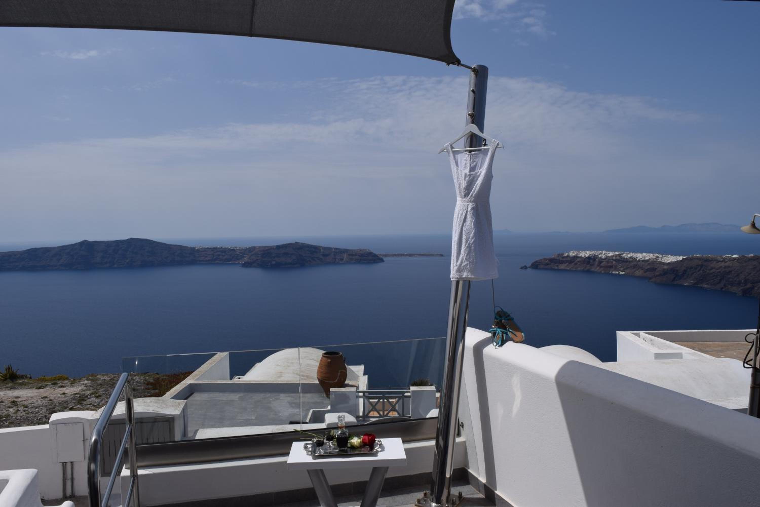 Honeymoon suite with outdoor heated jacuzzi - Photo 7