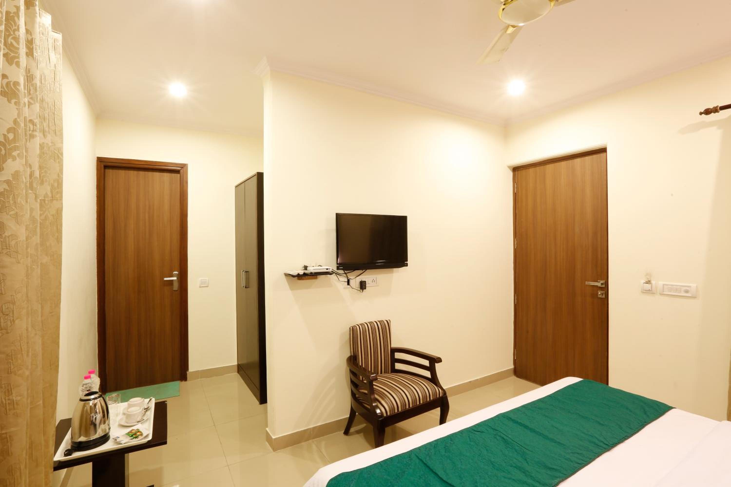 Deluxe Room - Photo 2