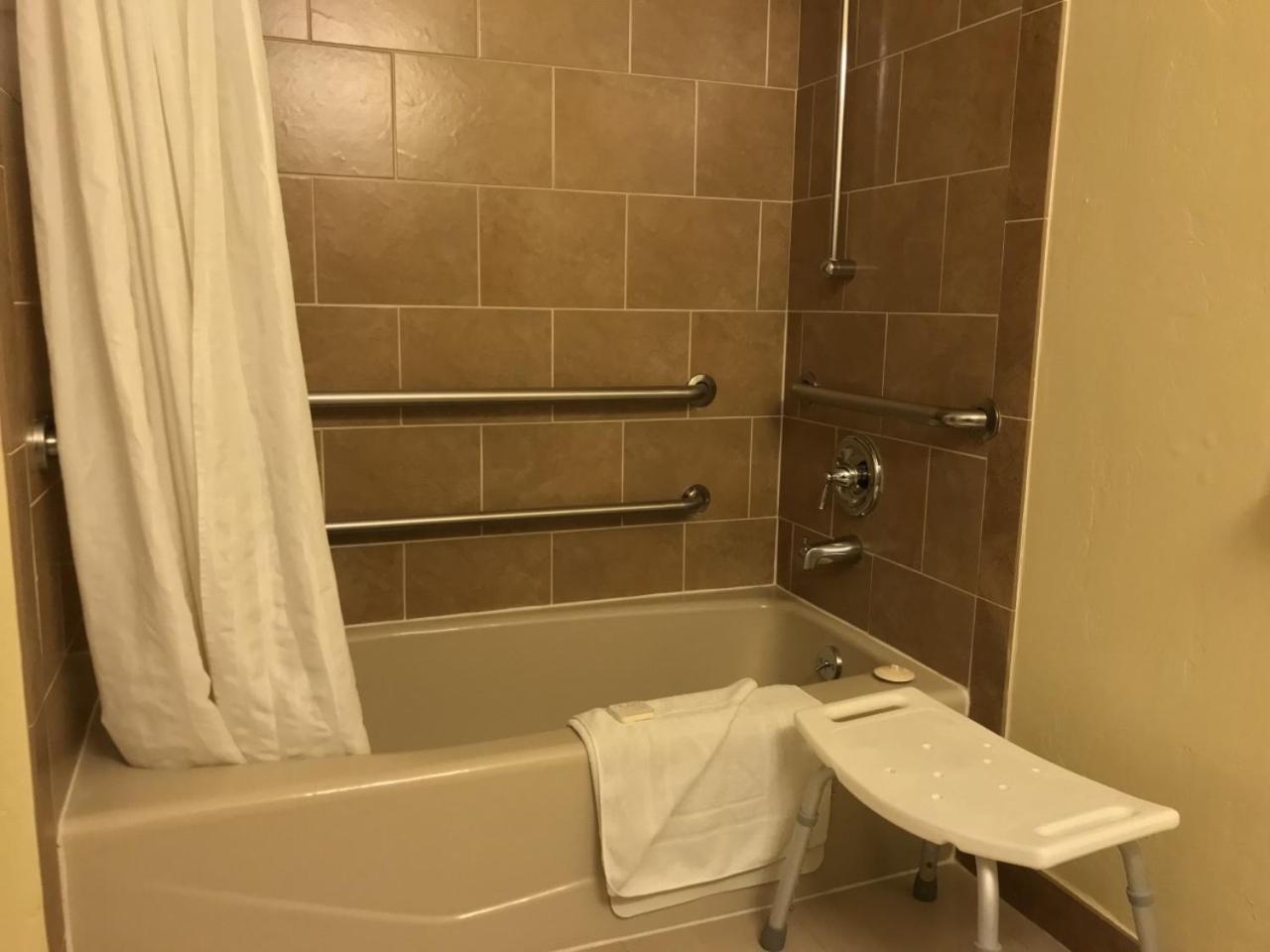 King Room - ADA Accessible - Photo 4