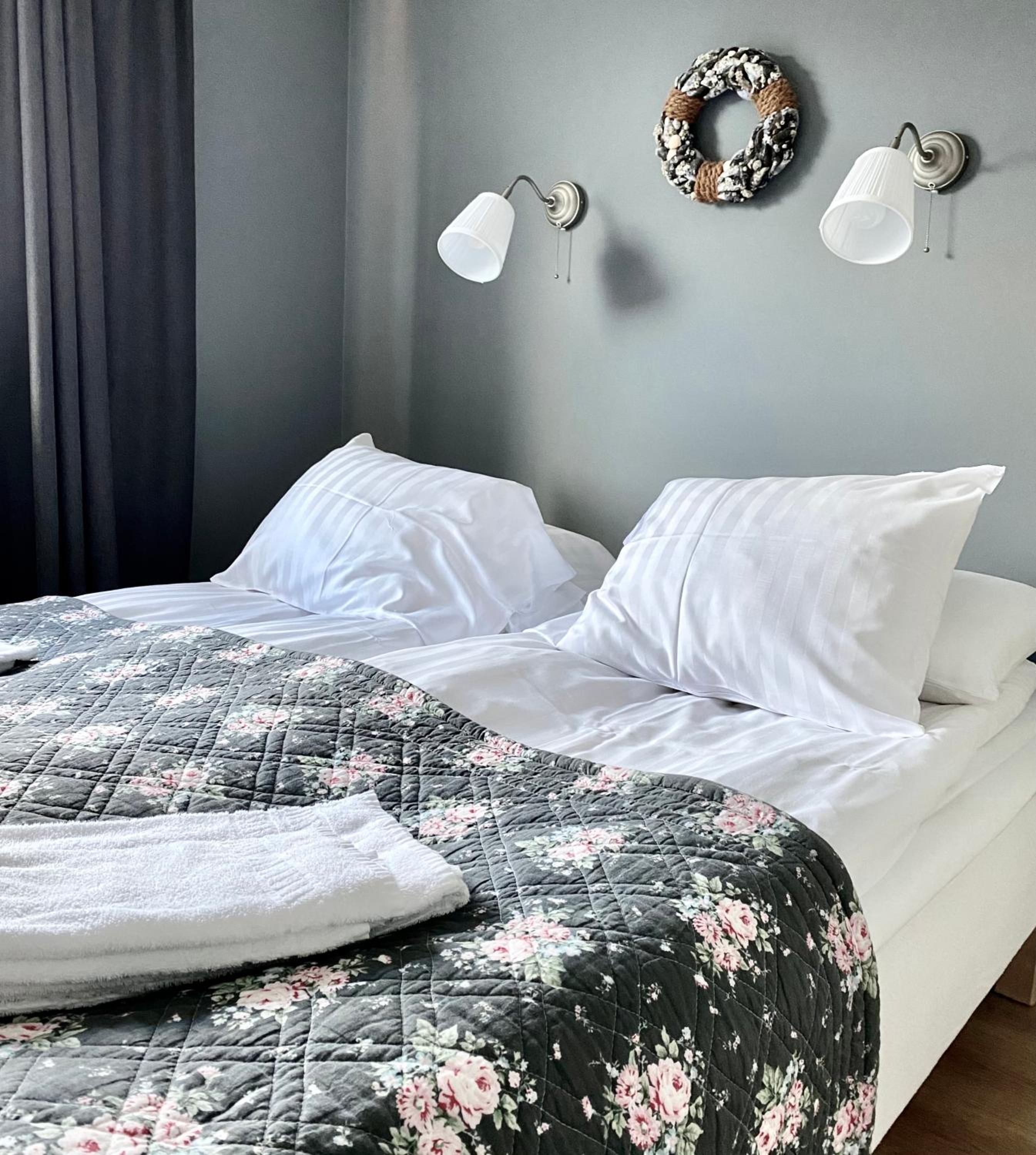 Double or Twin Room - Photo 9