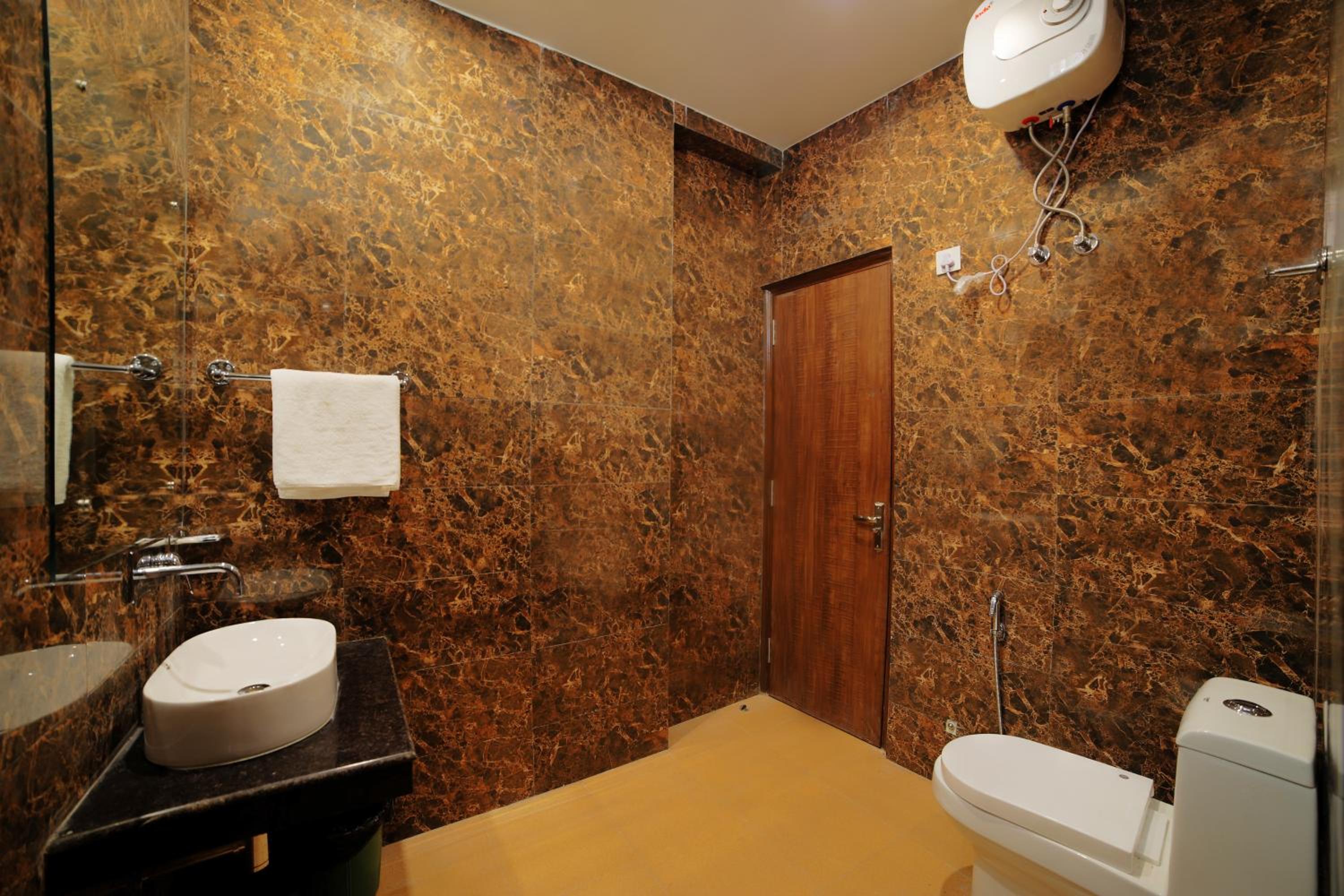 Deluxe Room - Photo 6