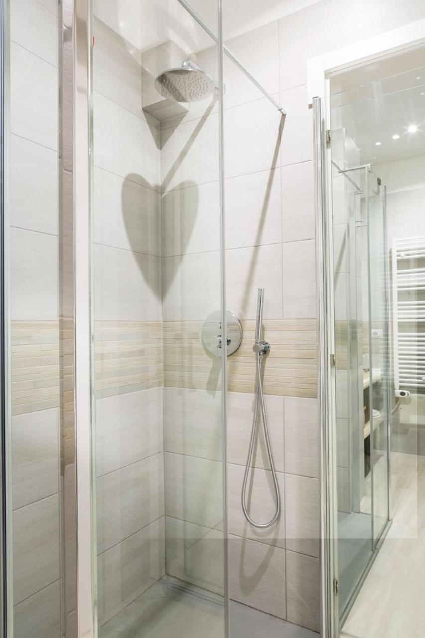 Double Room with Private Bathroom - Photo 10