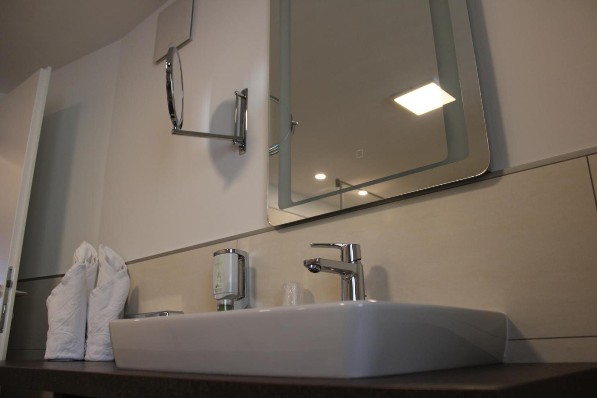 Deluxe Double or Twin Room with Garden View photo 3