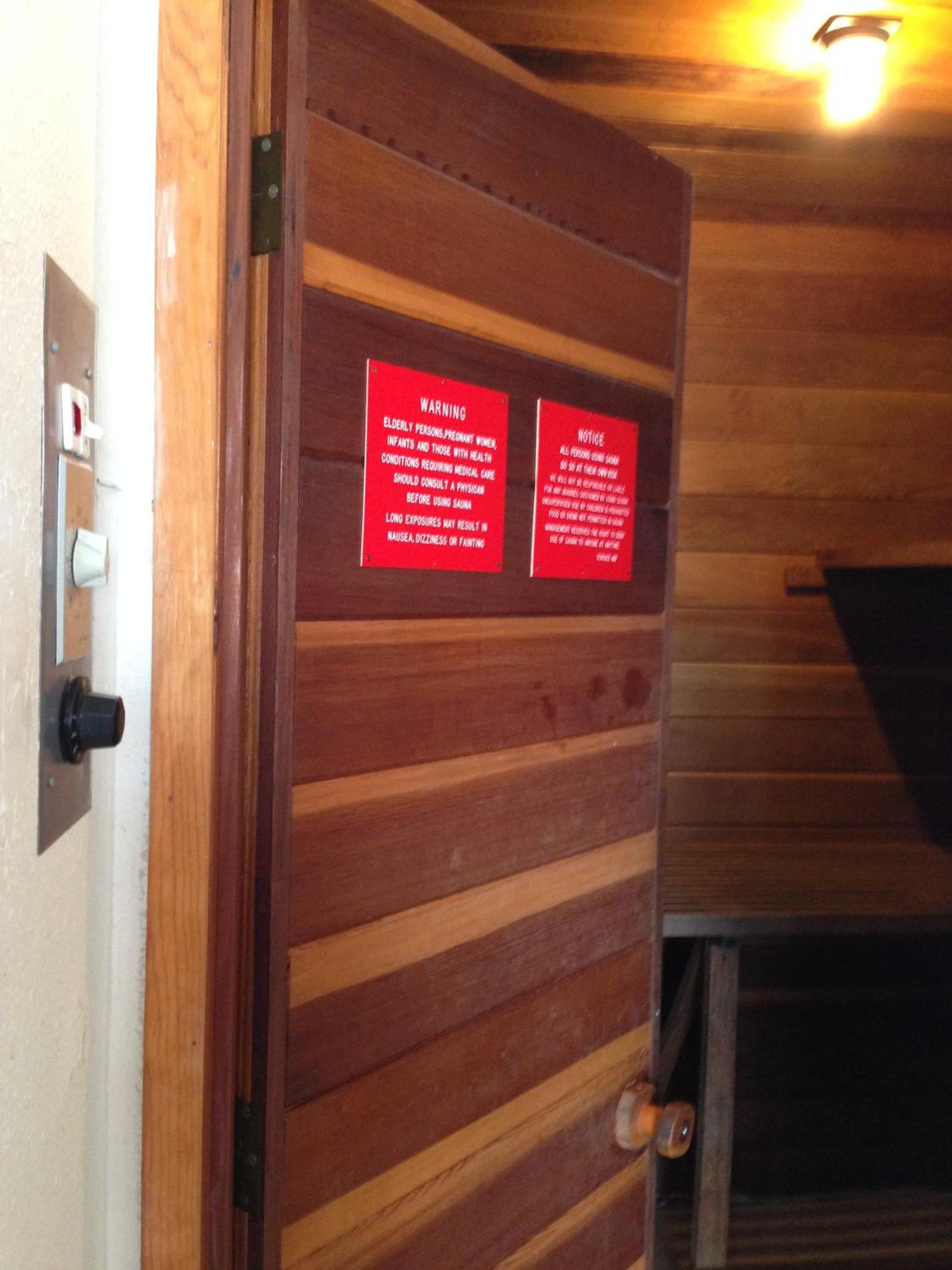 Queen Room - Non-Smoking - Photo 4