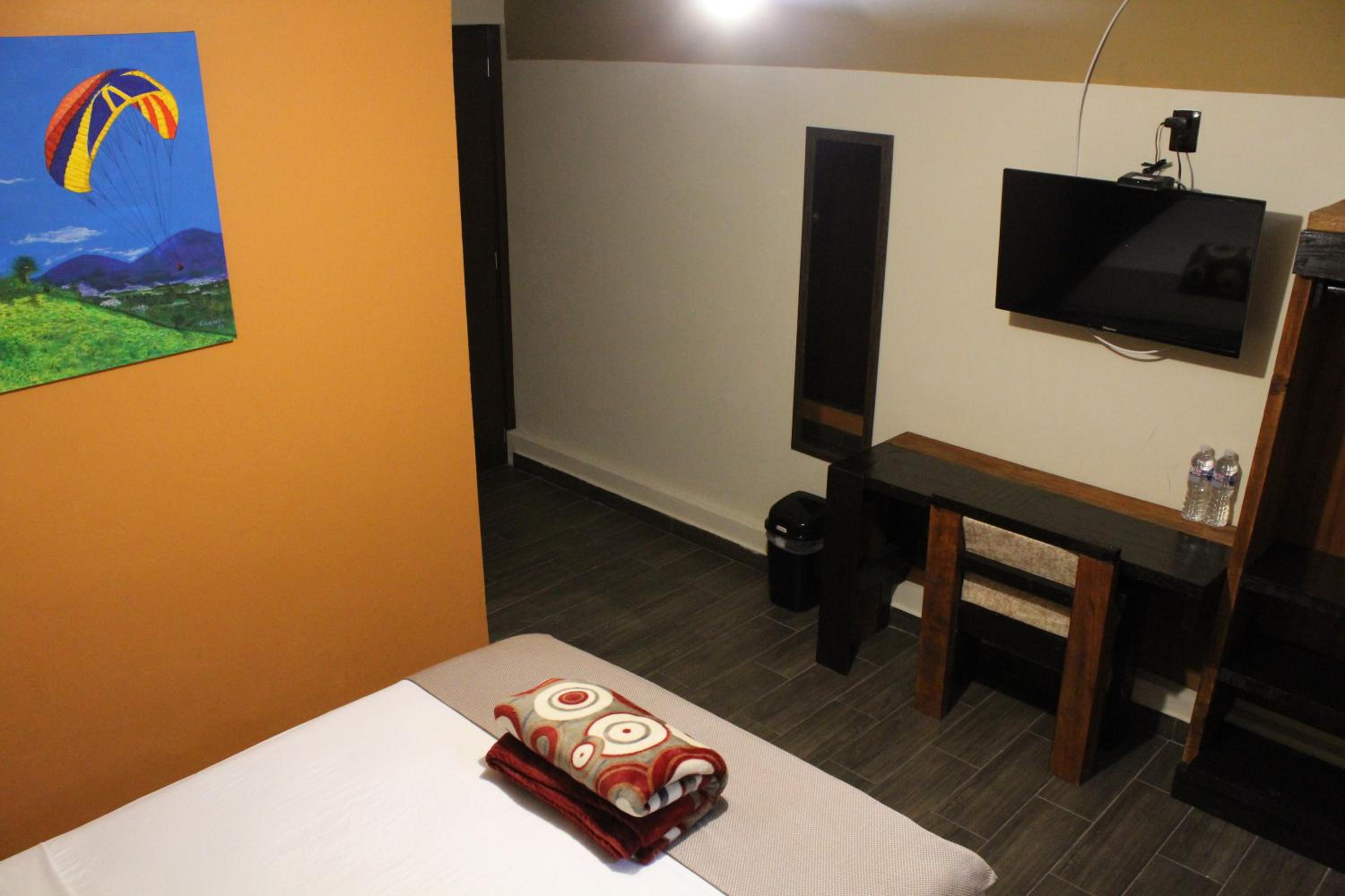 Double Room - Photo 7