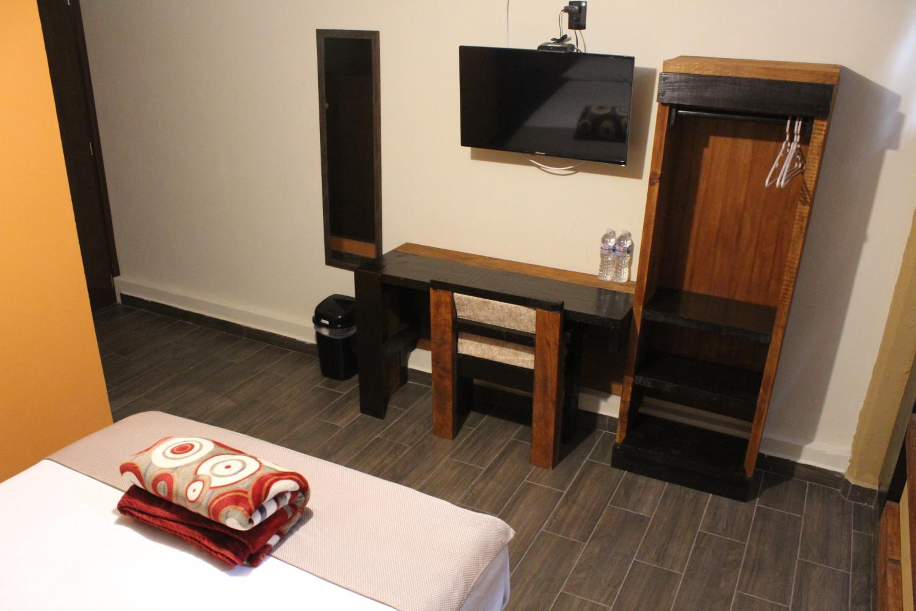 Double Room - Photo 5