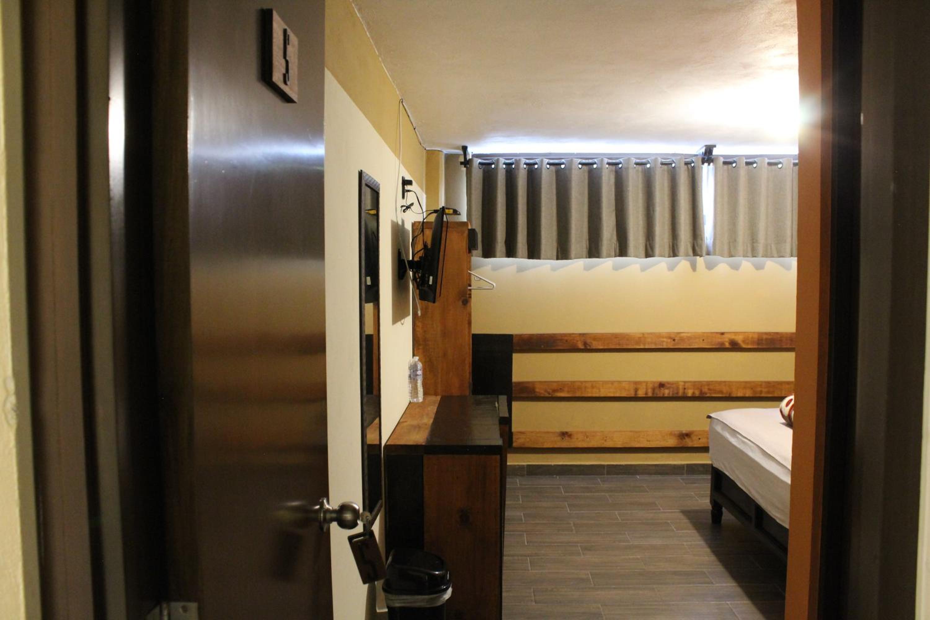 Double Room - Photo 8