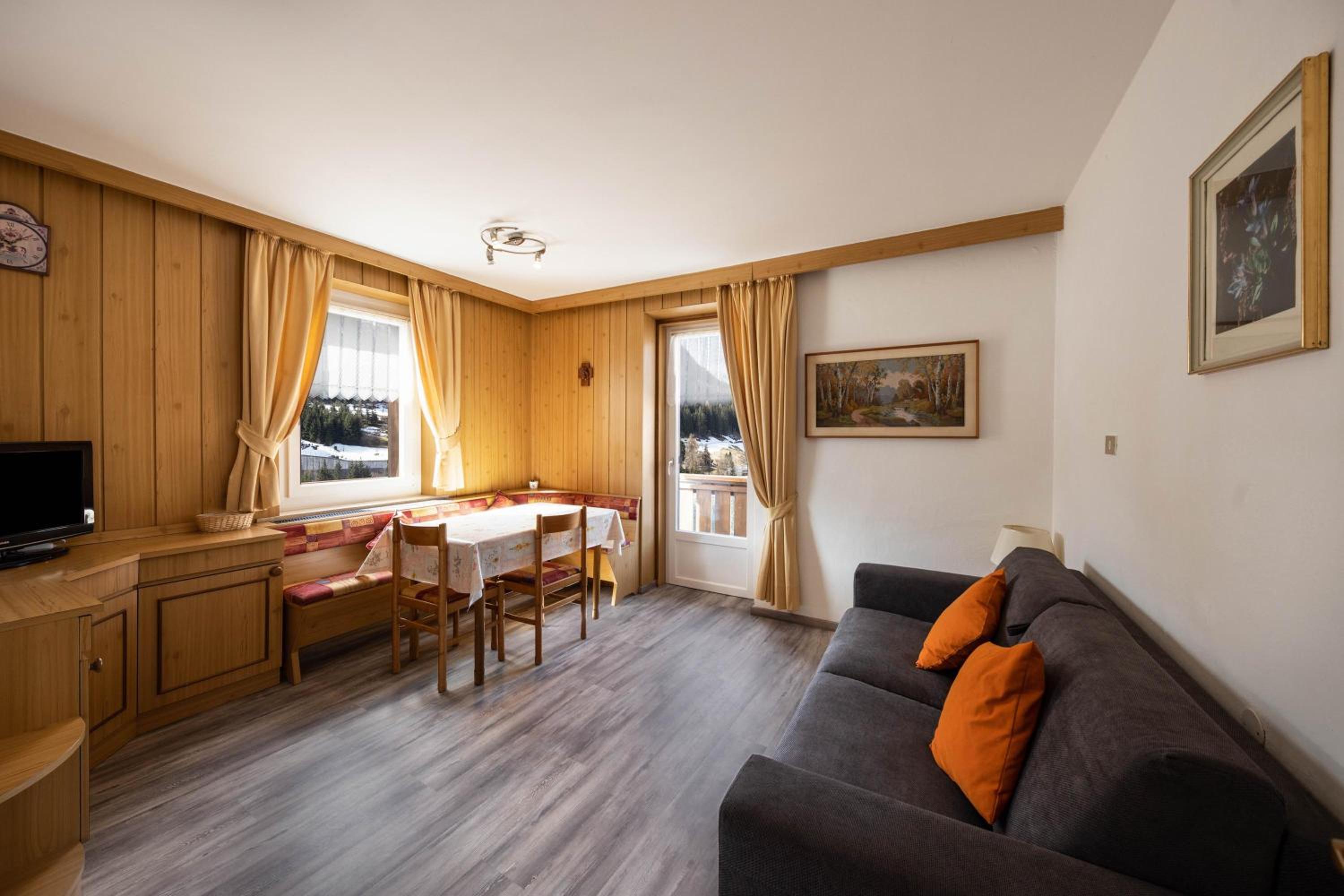 Superior One-Bedroom Apartment with Balcony
