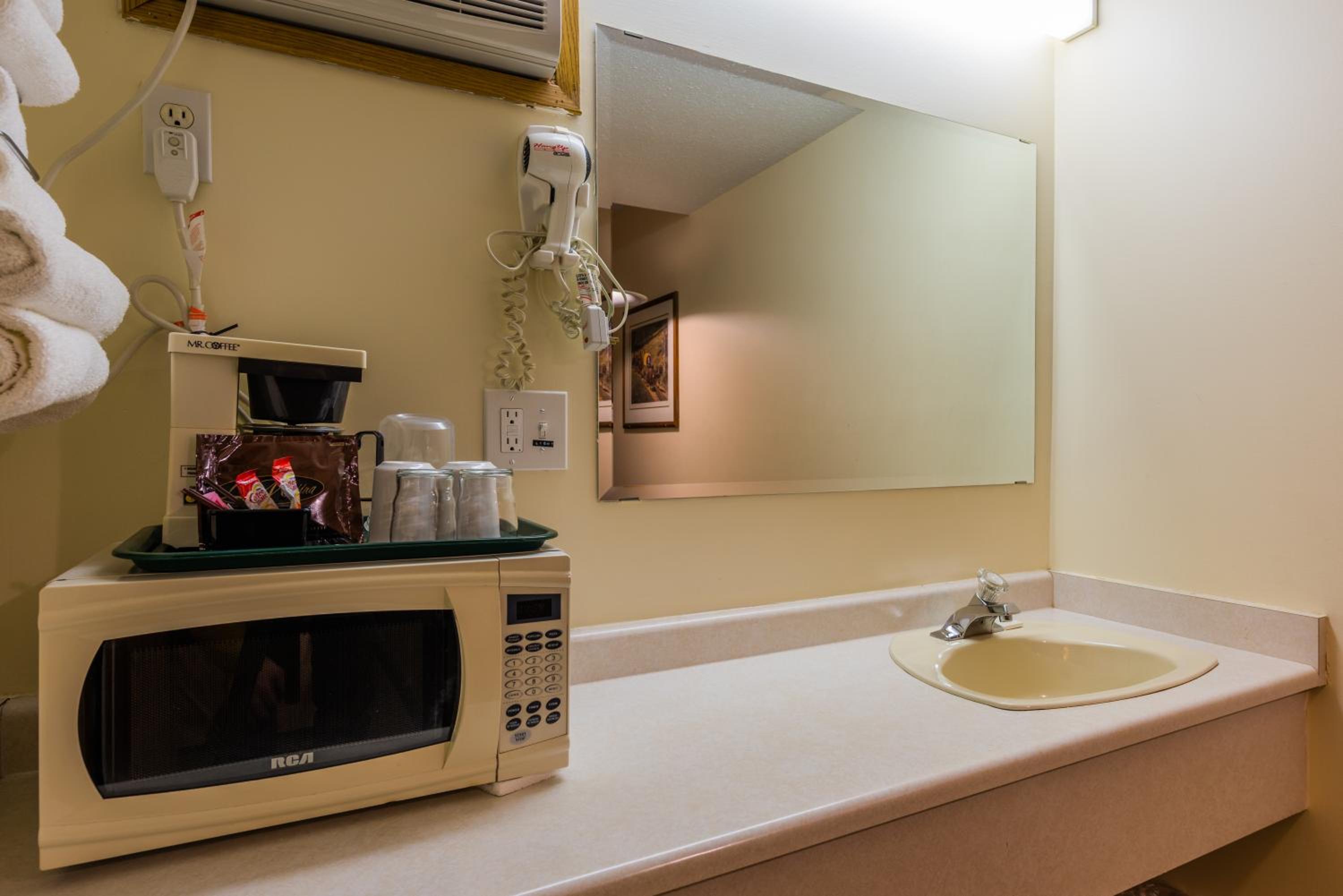Queen Room with Kitchenette photo 1