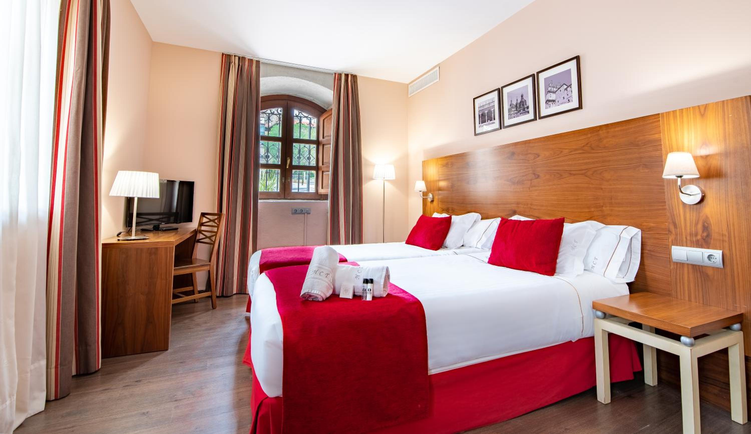 Double or Twin Room - Photo 13