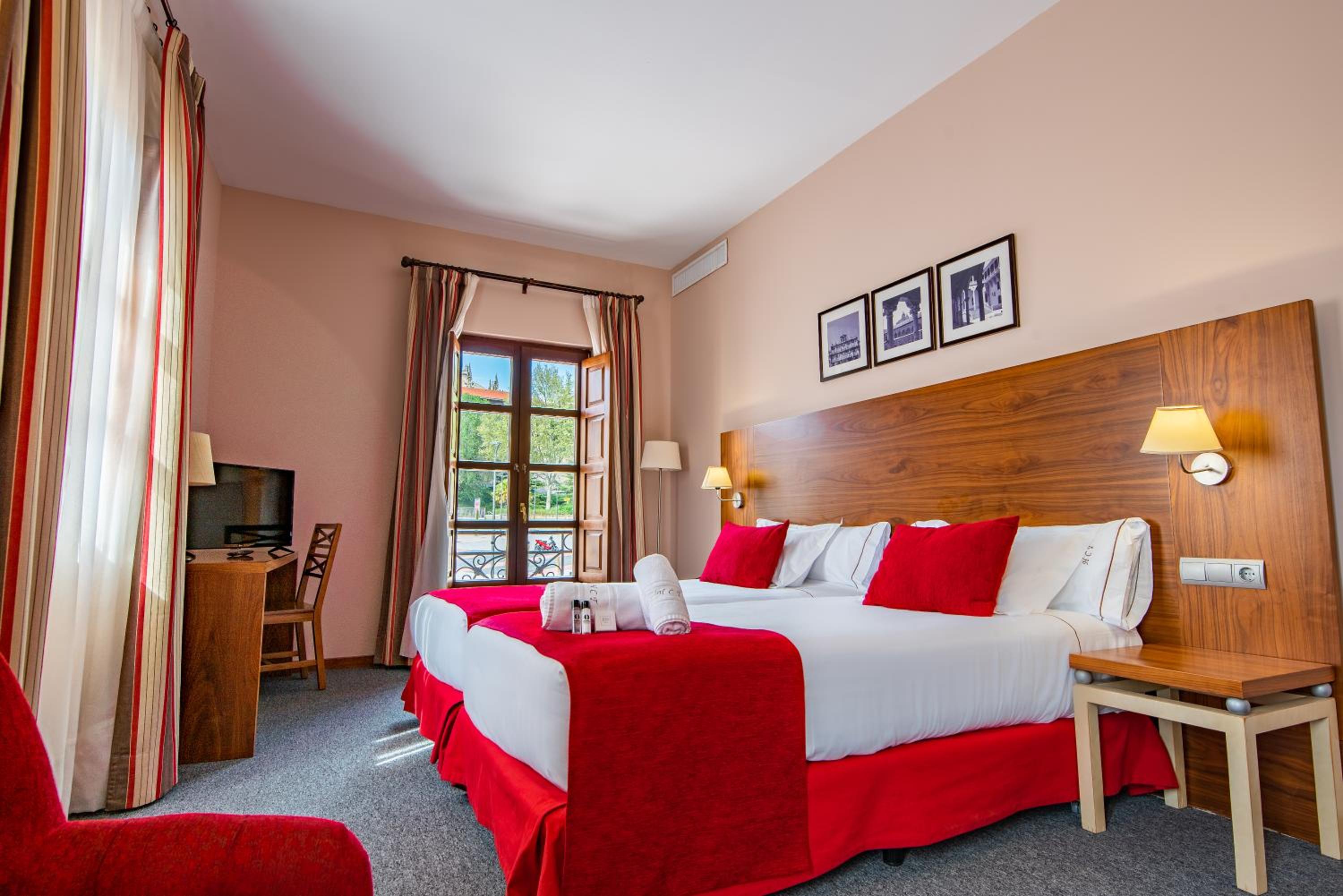 Double or Twin Room - Photo 22