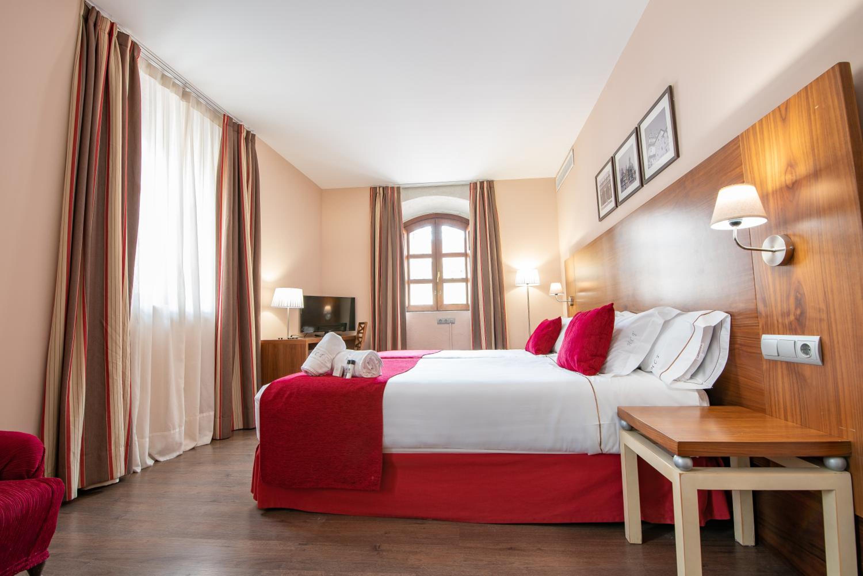 Double or Twin Room - Photo 28