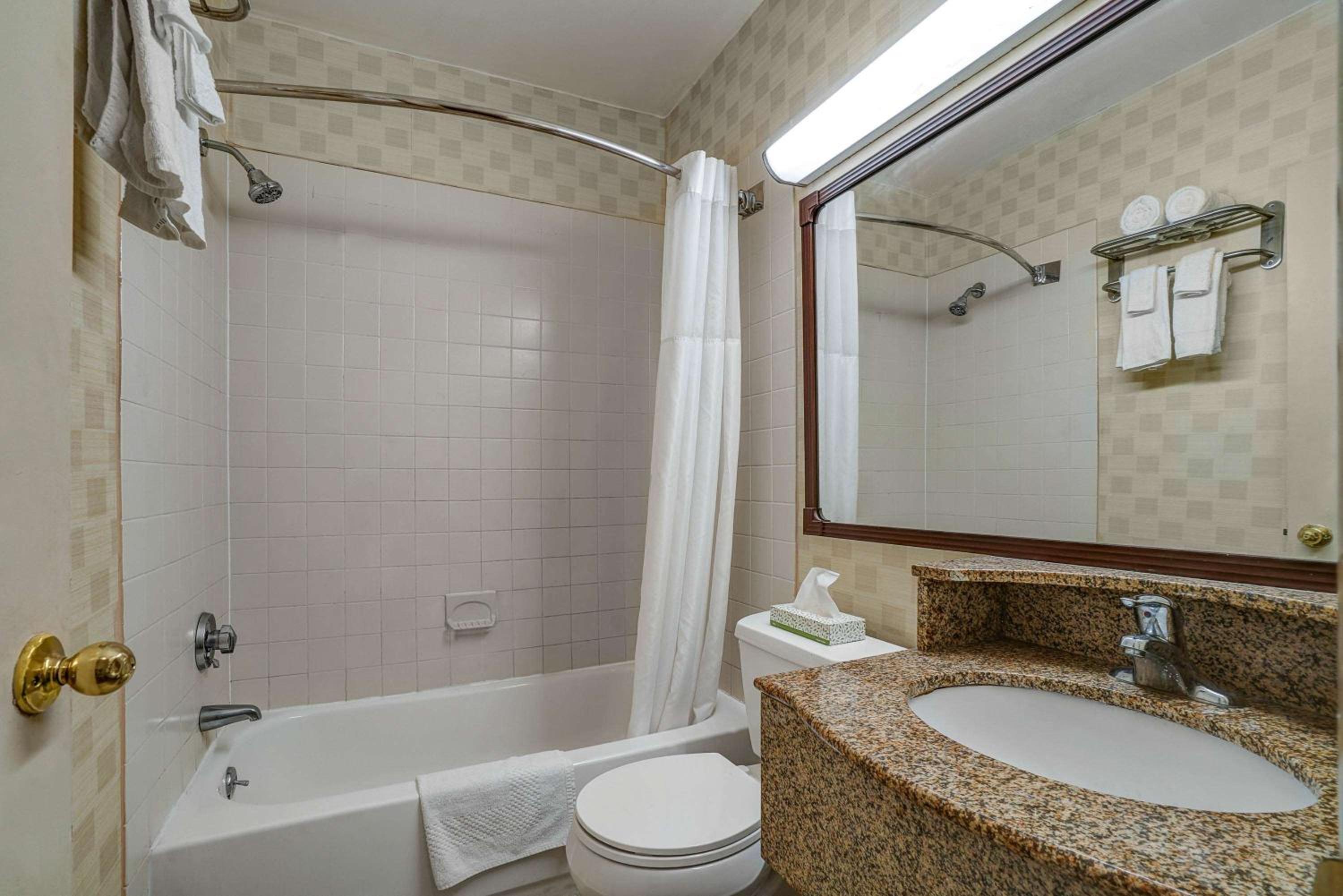 King Room - Non-Smoking - Photo 2