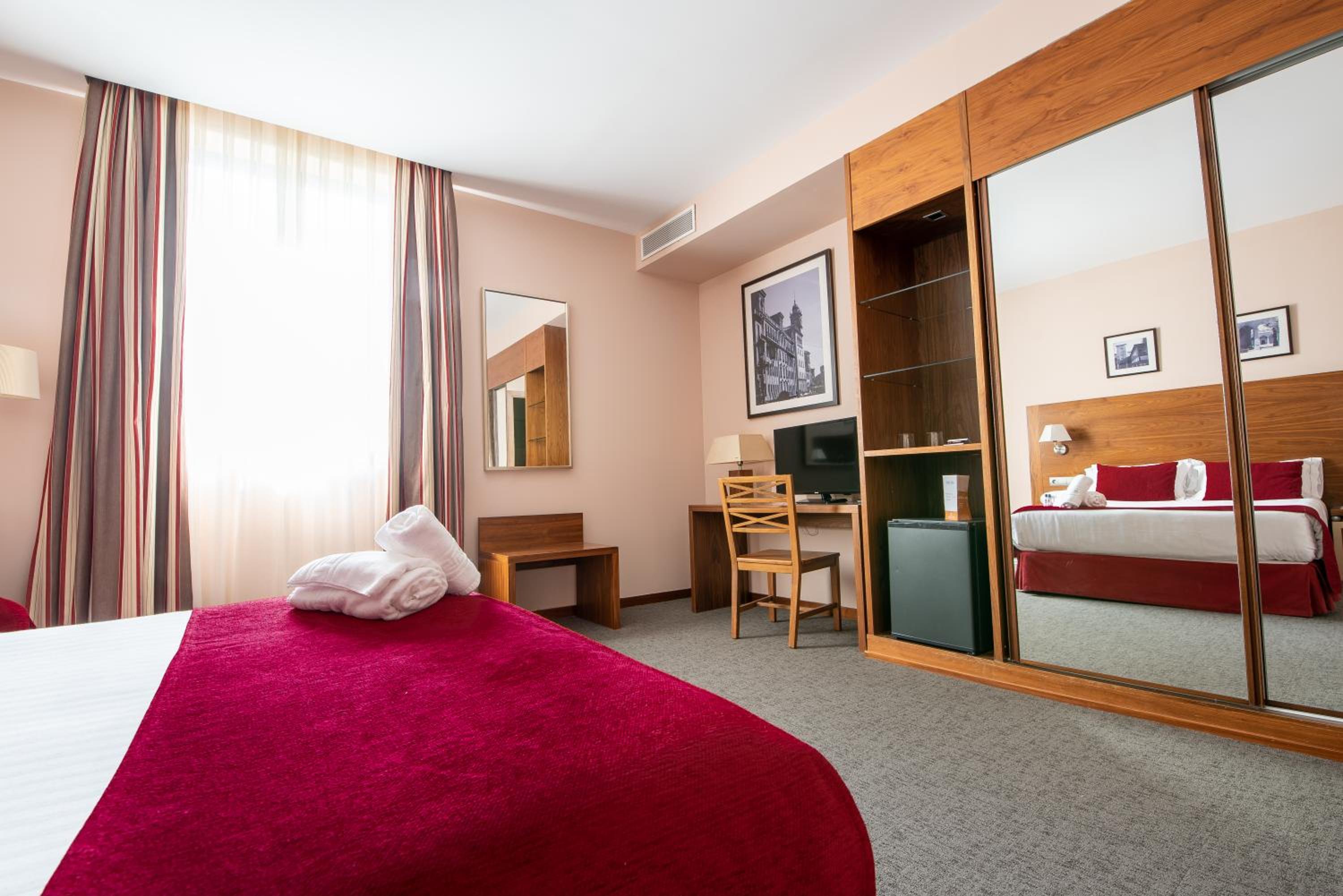Double or Twin Room - Photo 31