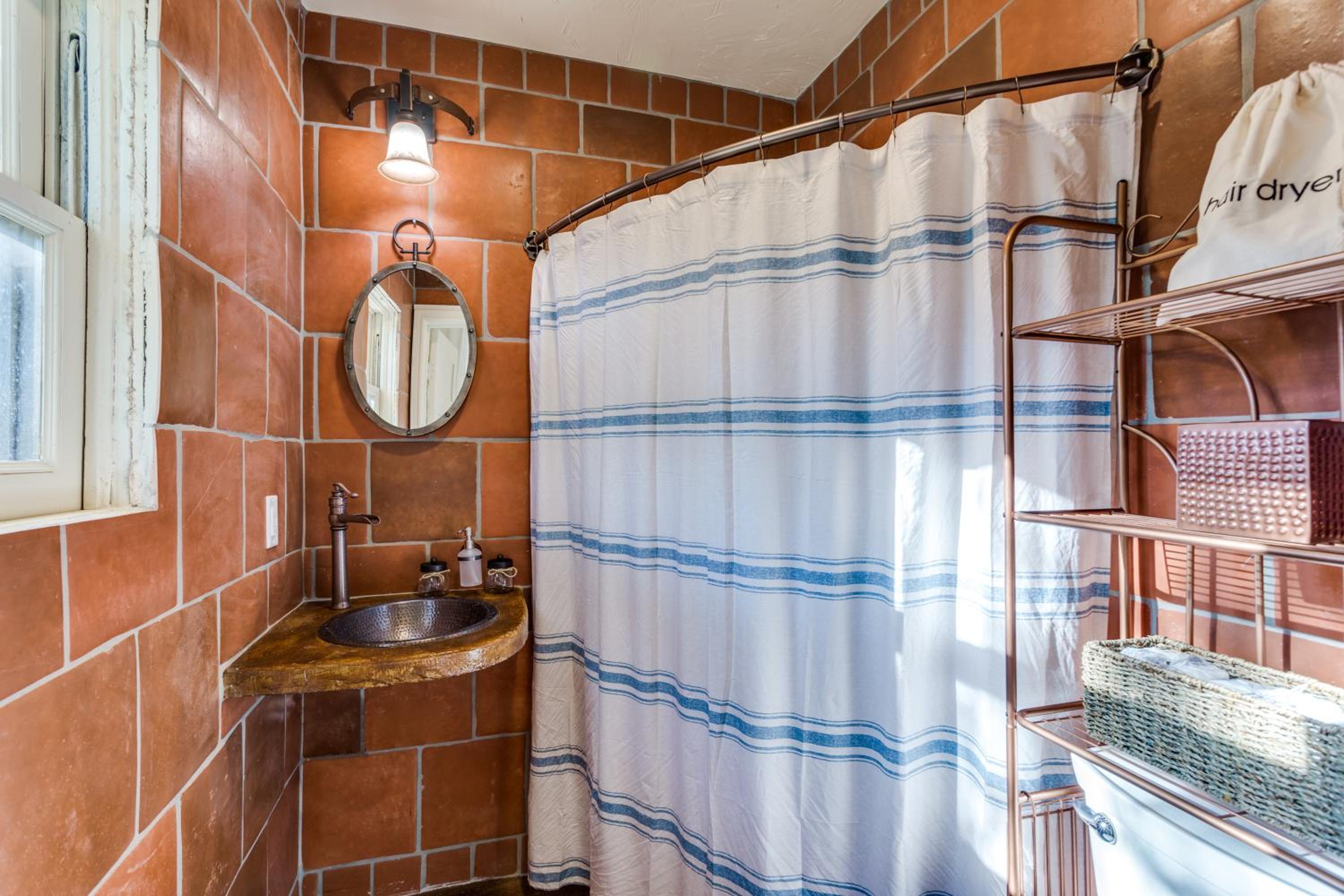 Queen Room - Disability Access photo 2