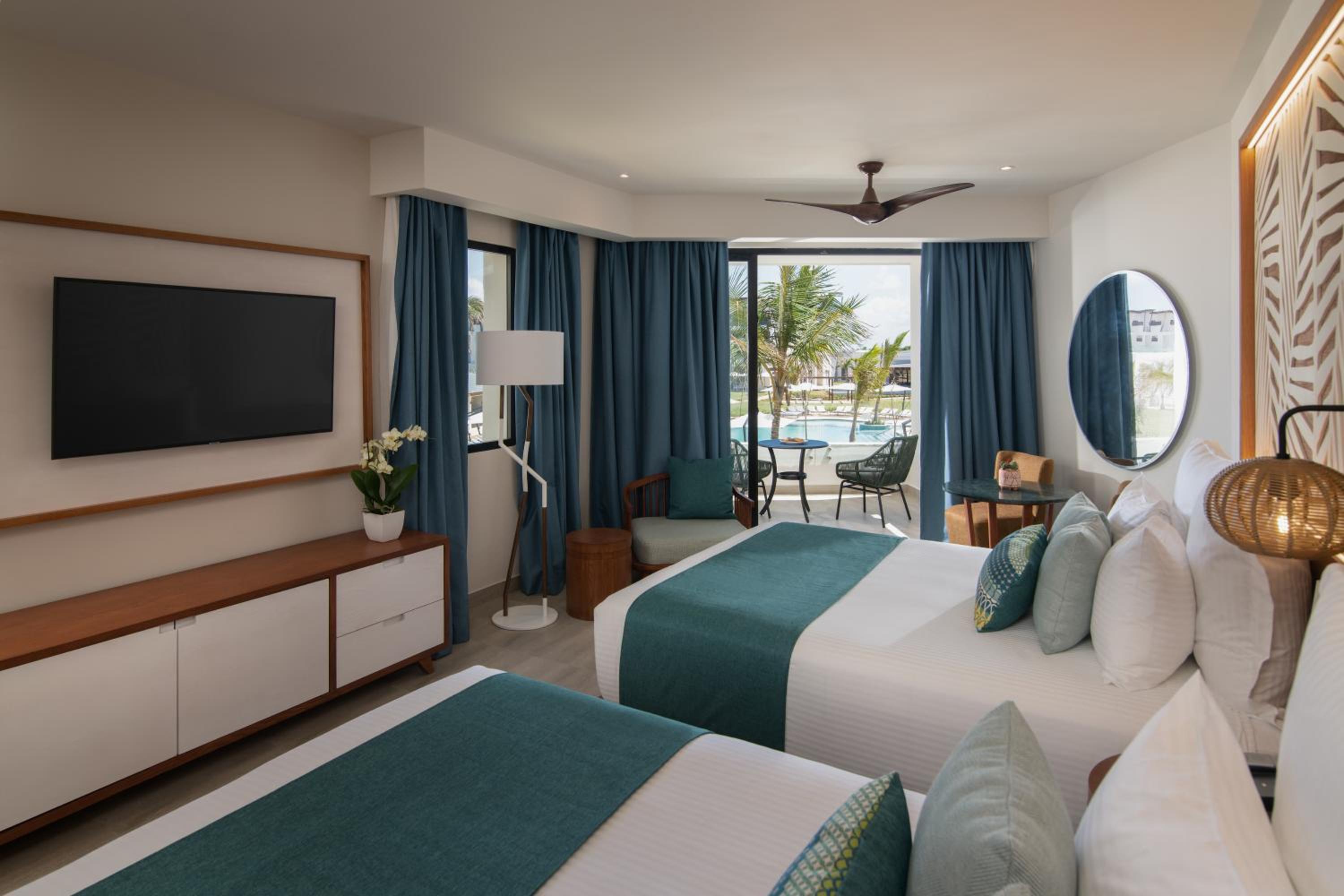 Junior Suite Pool View Double - Photo 1