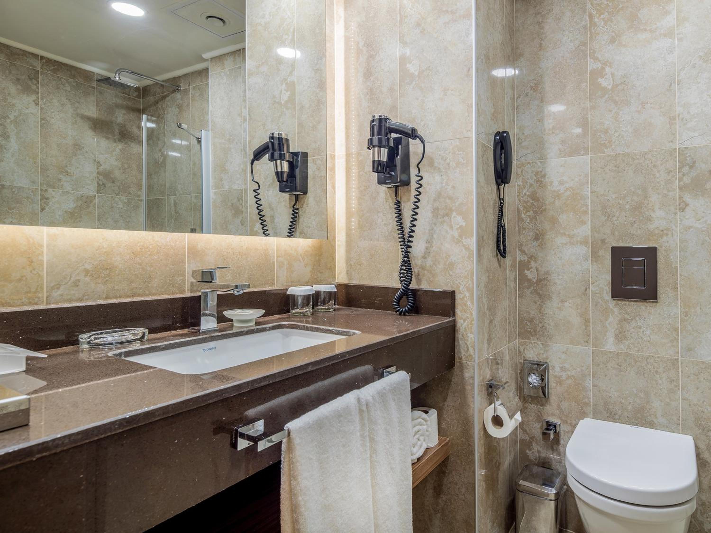 Standard Queen Room with City View - Disability Access