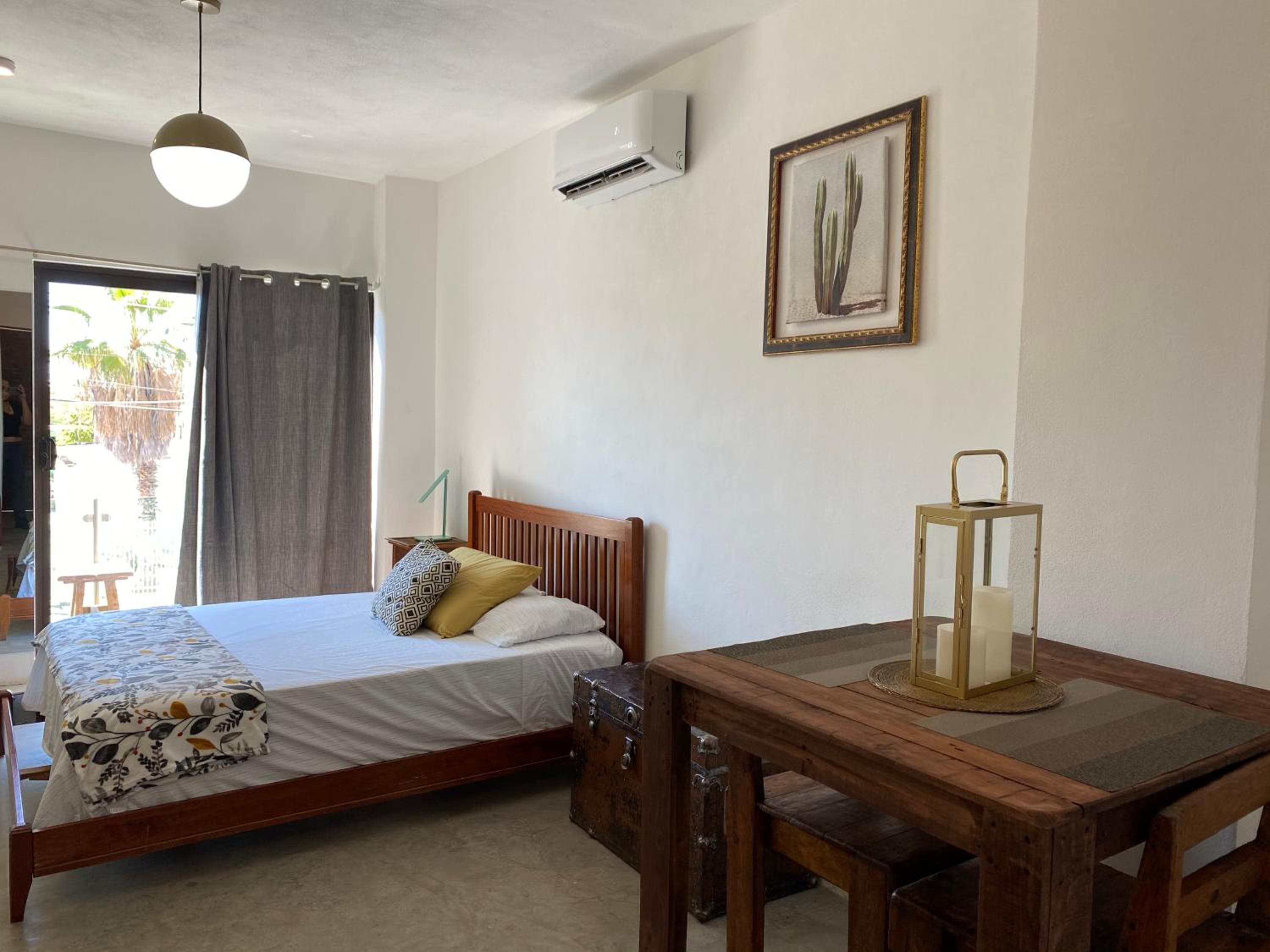 Studio Apartment - Photo 1