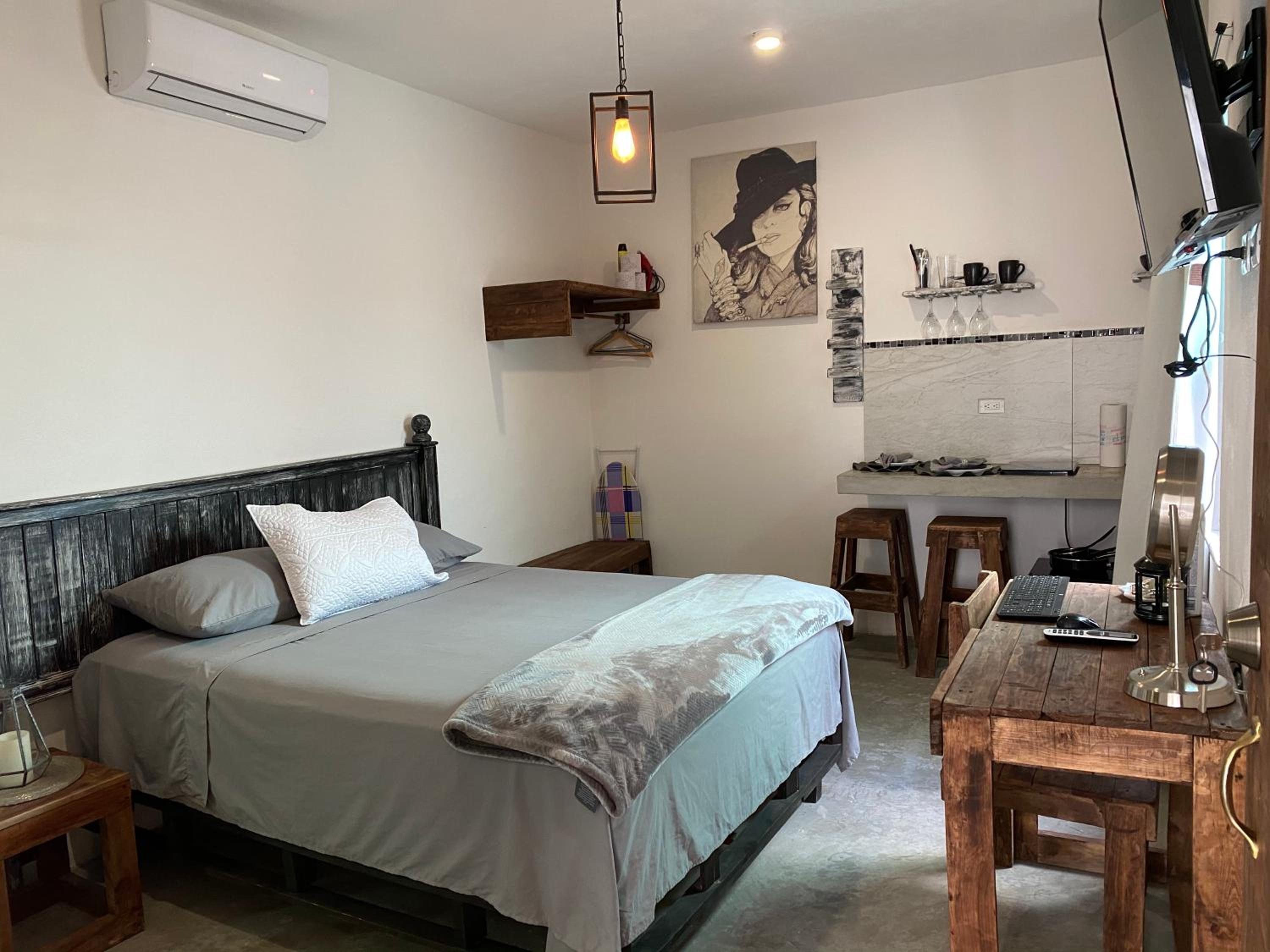One-Bedroom Apartment - Photo 1